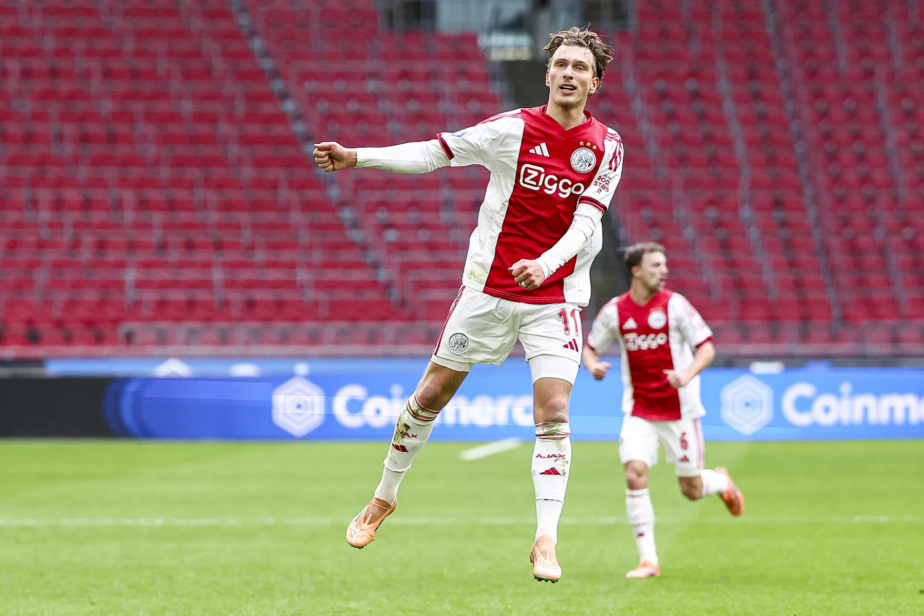 Godts zet eigen doelstelling kracht bij met evenaren Suárez na nieuwe Ajax-goal