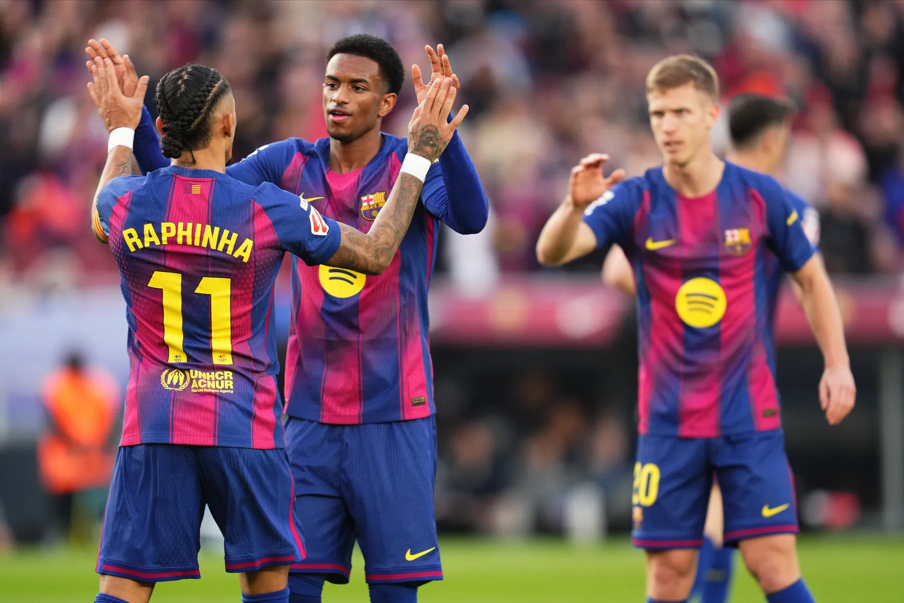 Koploper Barça slaat gat met Atlético ondanks absurde strafschop Lewandowski