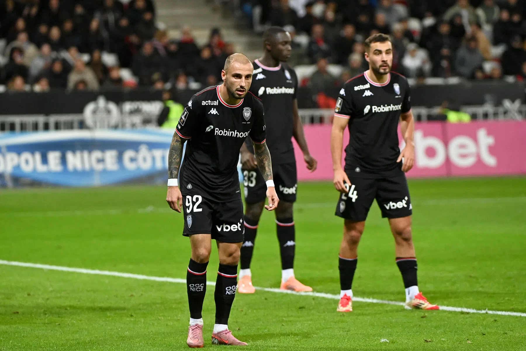 Confrontatie met supporters wordt twee Nice-spelers te veel