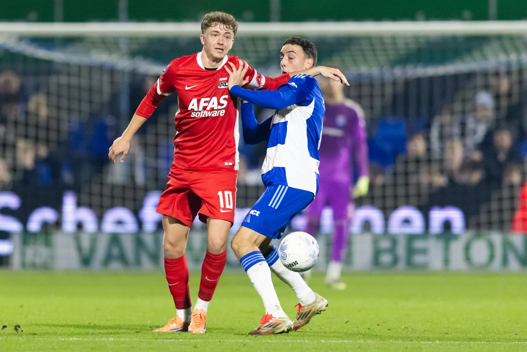 Mijnans eerlijk over dubieuze goal: 'Ik dacht dat het buitenspel was'