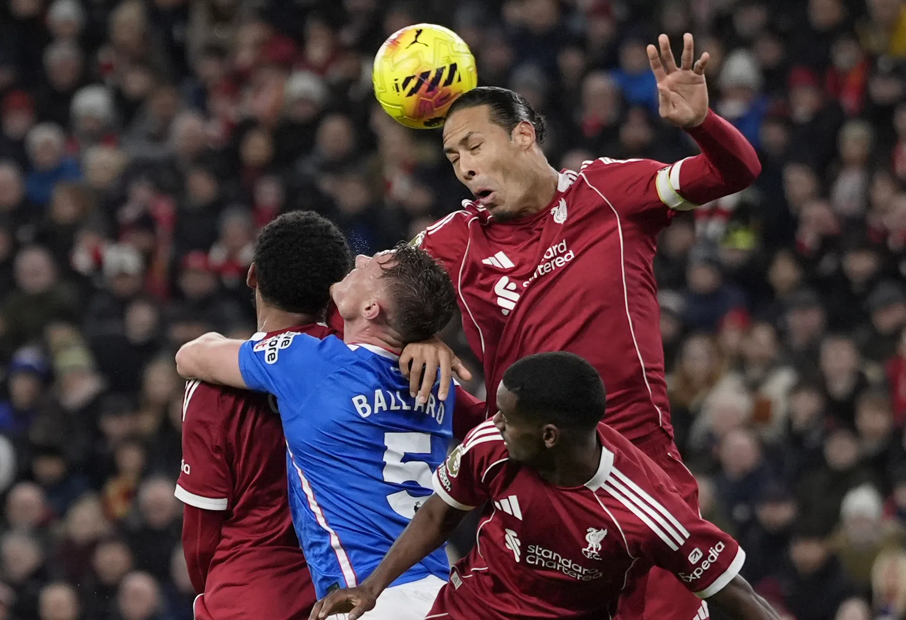 Gifbeker Liverpool nog niet leeg: Van Dijk schlemiel bij nieuwe averij