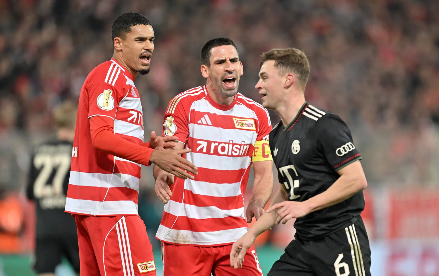 Worstelend Bayern beschuldigd van tijdrekken, Kompany beklaagt zich over arbitrage