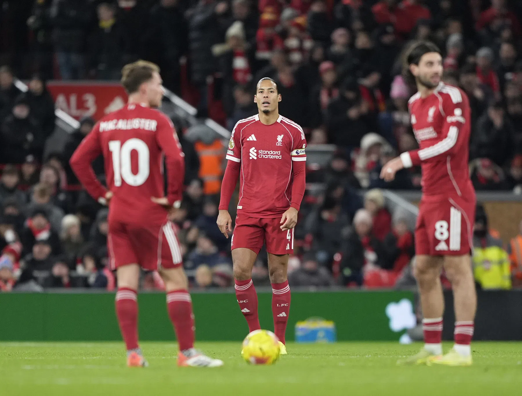 Engelse media hard voor 'slaapwandelend' Liverpool en worstelende Van Dijk