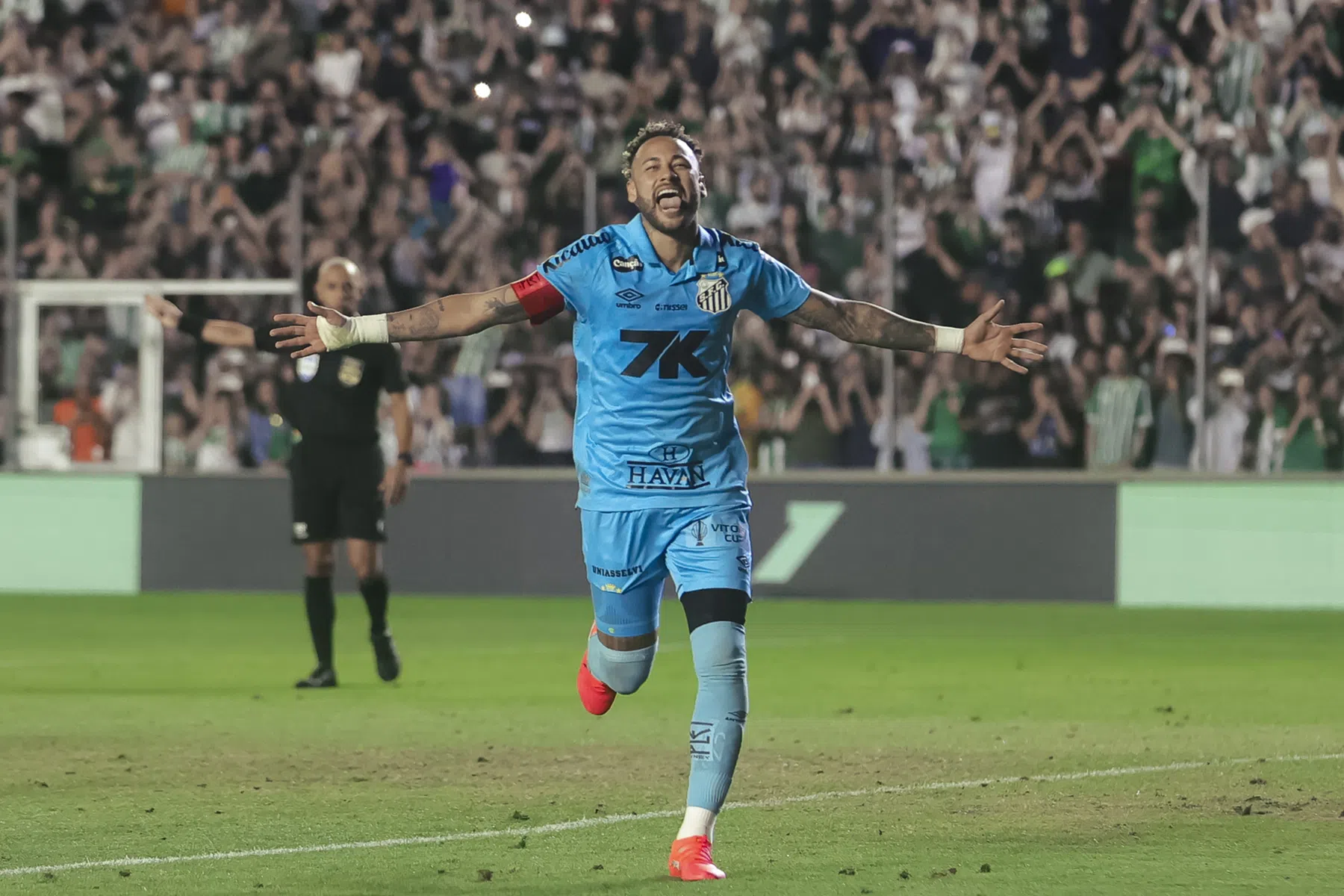 Eerste hattrick Neymar in drie jaar tijd cruciaal voor Santos