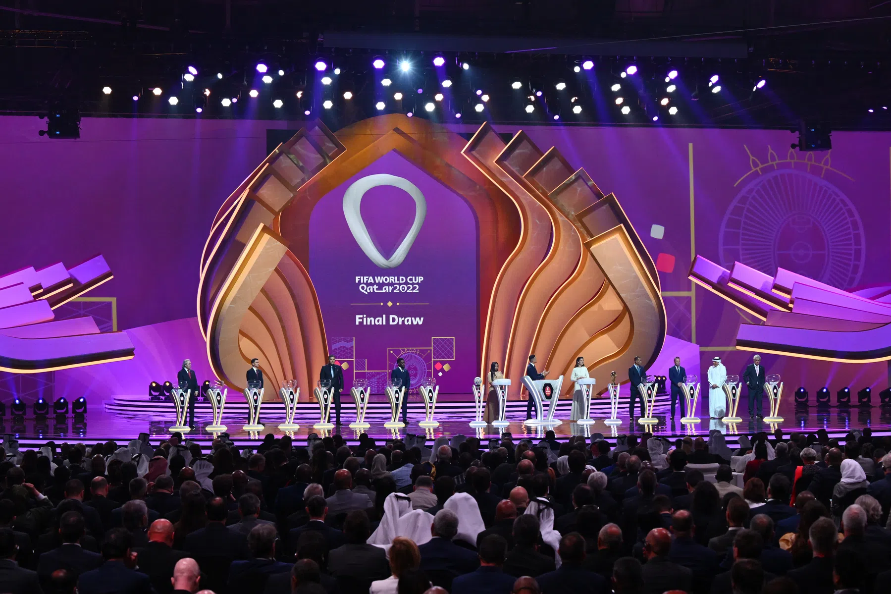 De WK-loting is misschien wel boeiender dan het toernooi zelf