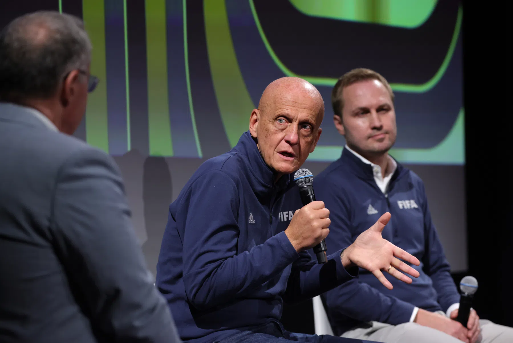 Pierluigi Collina kondigt potentiële nieuwe spelregels voor het WK aan