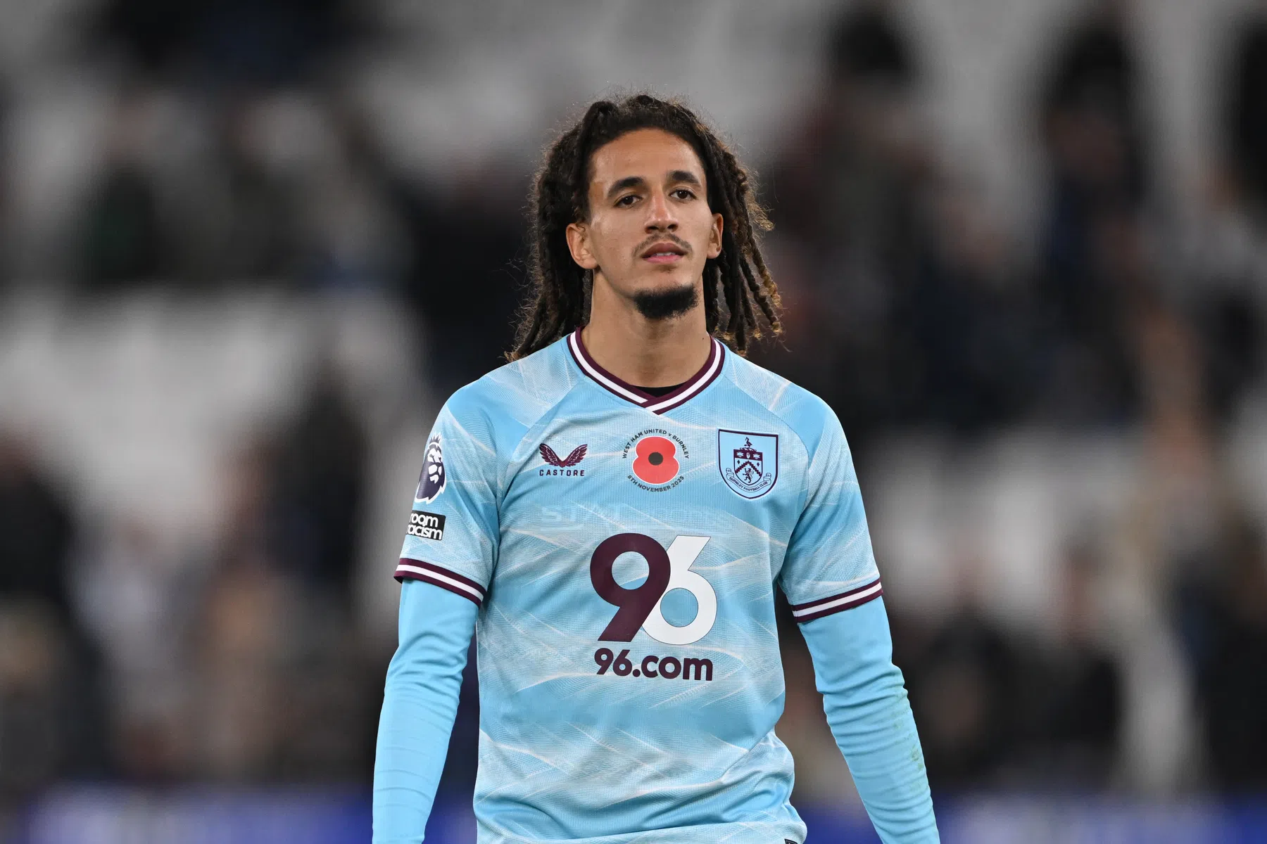 Spugen naar Leeds-fans komt Mejbri duur te staan