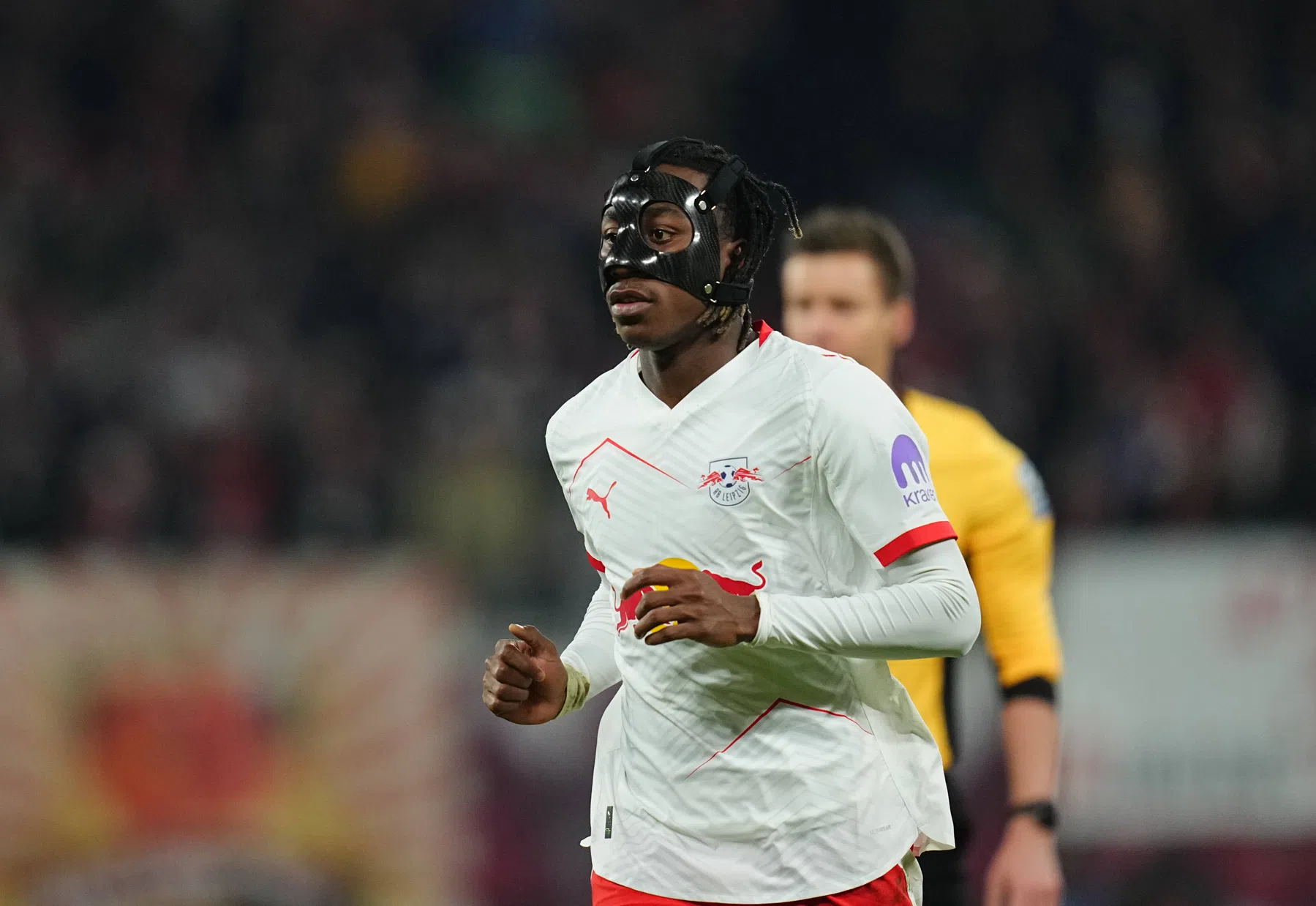 Bayern en Leipzig halen hard uit, Wolfsburg wint voor het eerst zonder Simonis