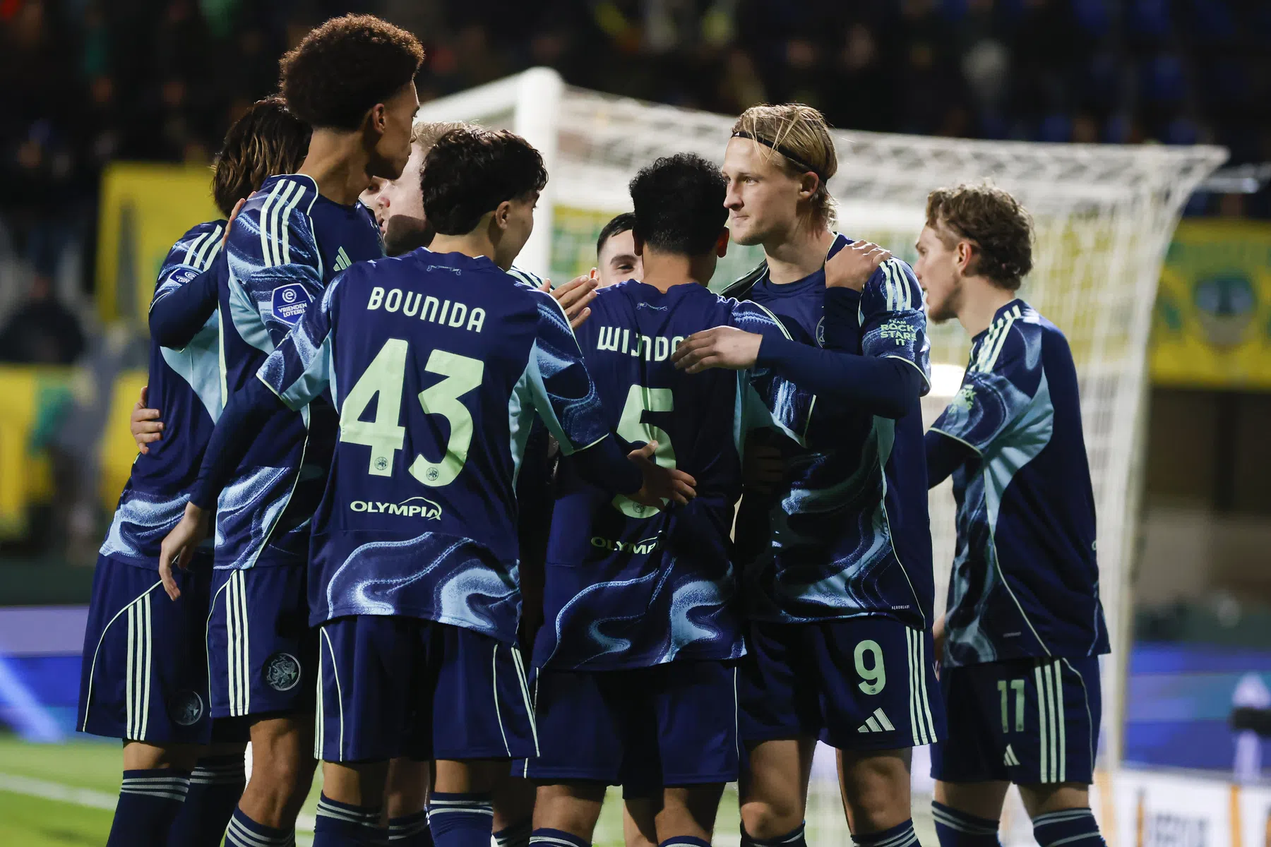 Ajax boekt in tumultueus duel met Fortuna Sittard tweede zege op rij