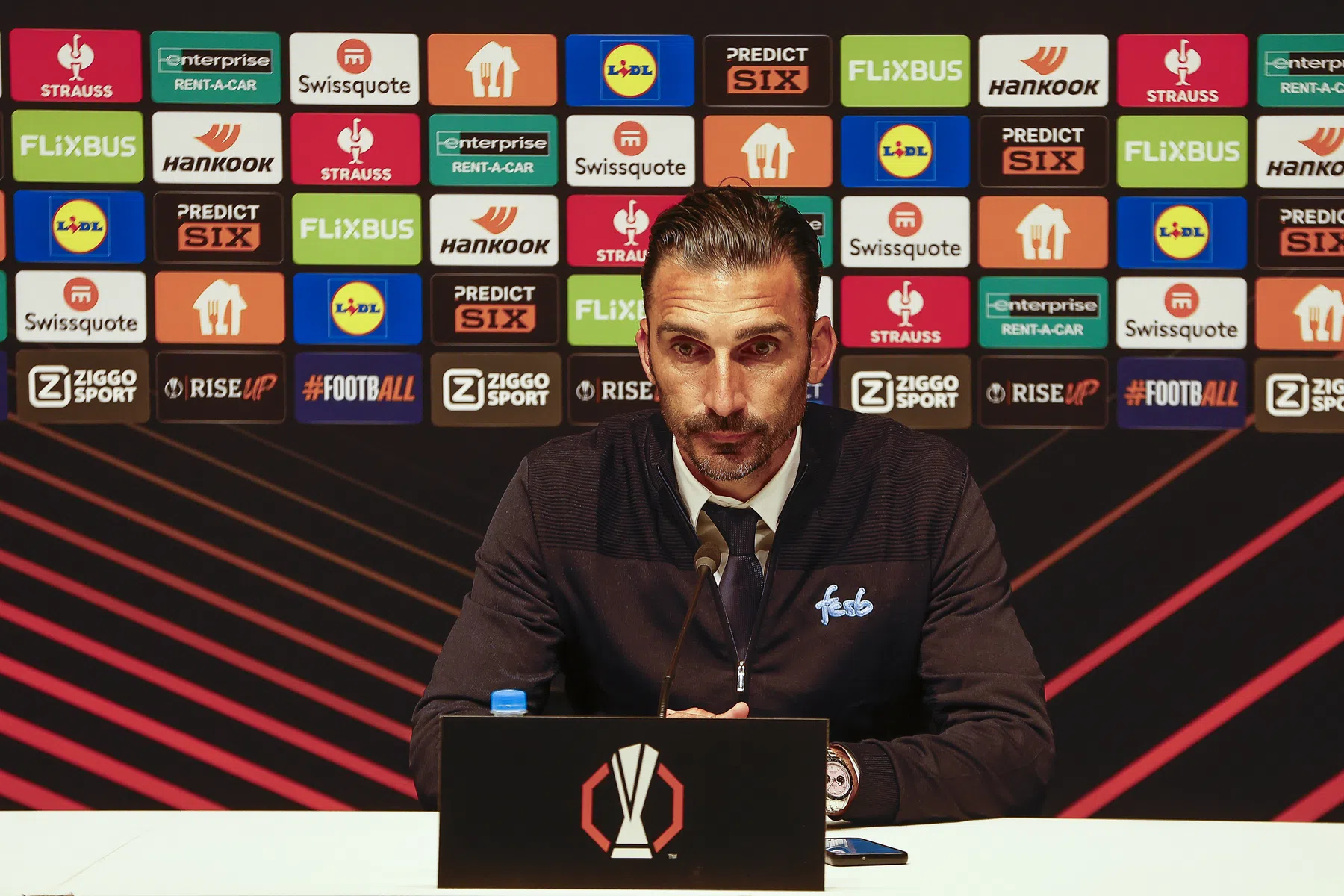 Aanvallend onmachtig FCSB met weinig vertrouwen richting Feyenoord