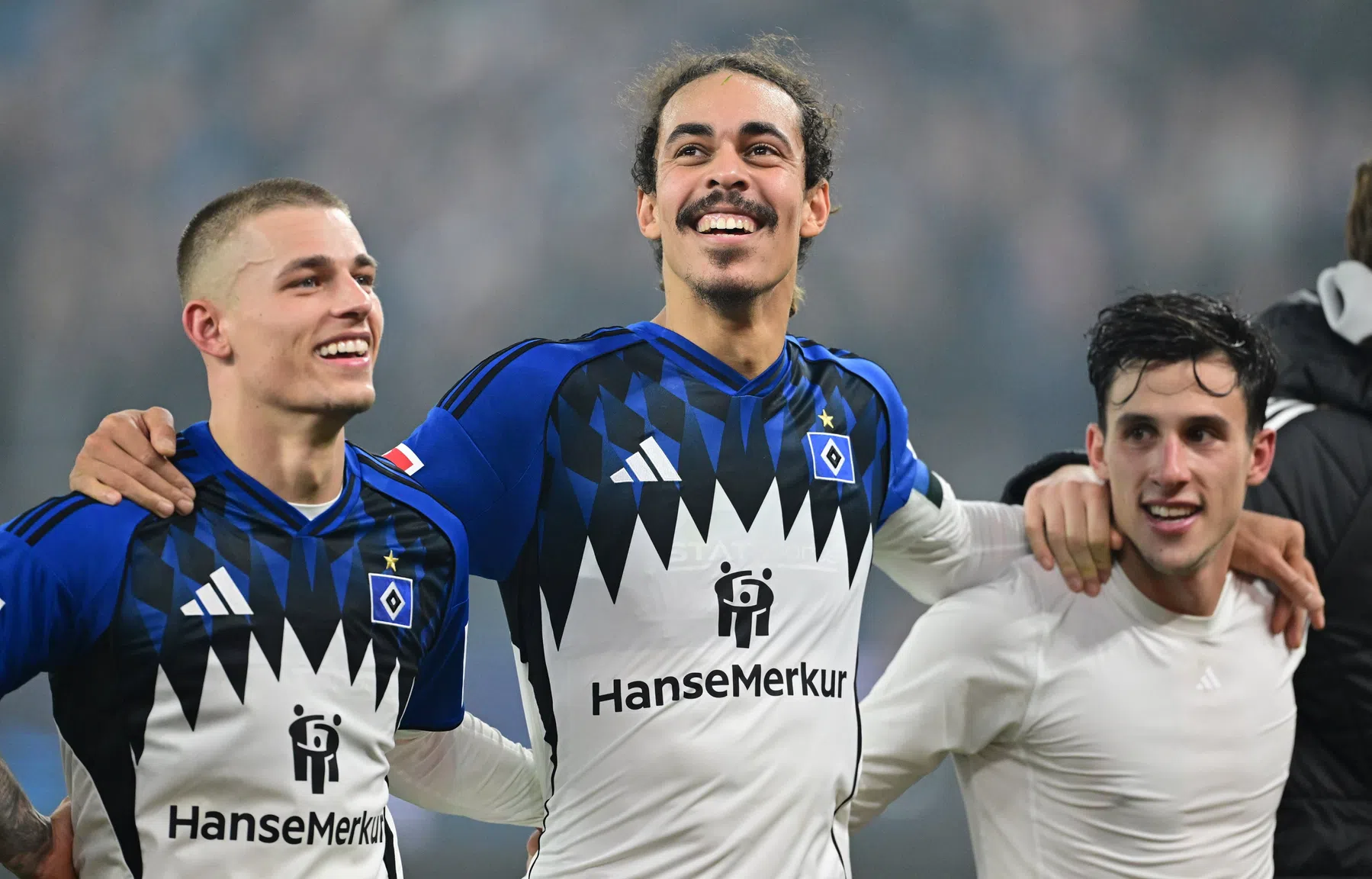 Zlatan-esque hakbal en primeur Poulsen bezorgen HSV zege in Nordderby