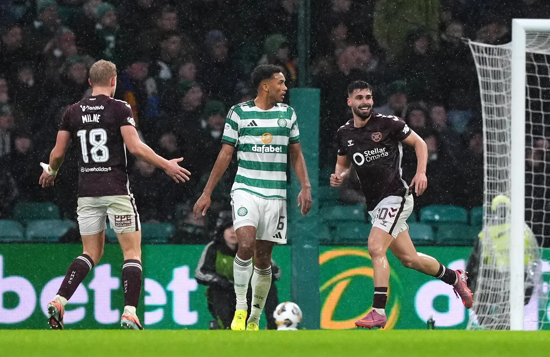 Hearts krijgt Celtic Park stil en houdt Schotse koppositie in handen