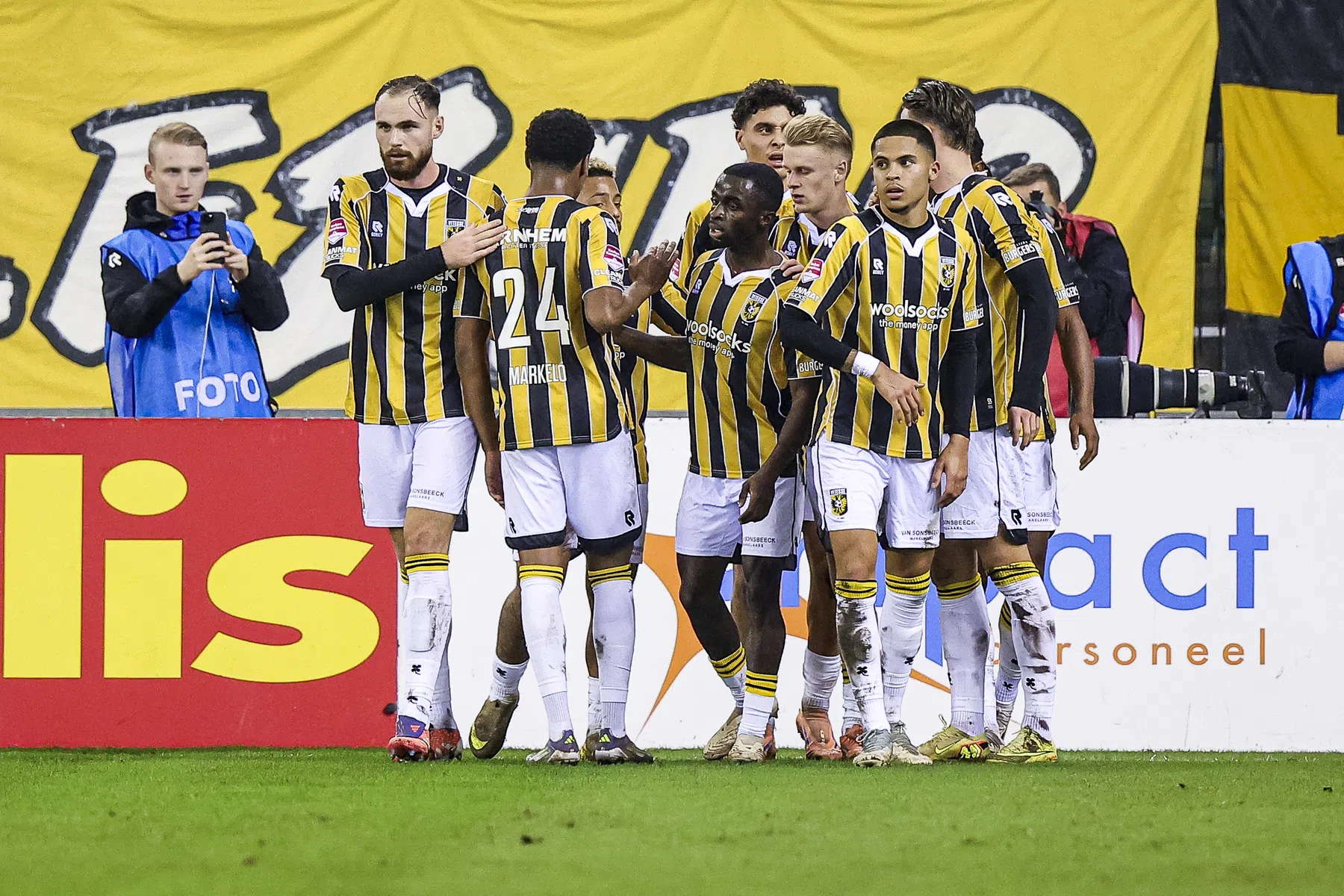 Strijdlustig Vitesse krijgt RKC diep in blessuretijd op de knieën