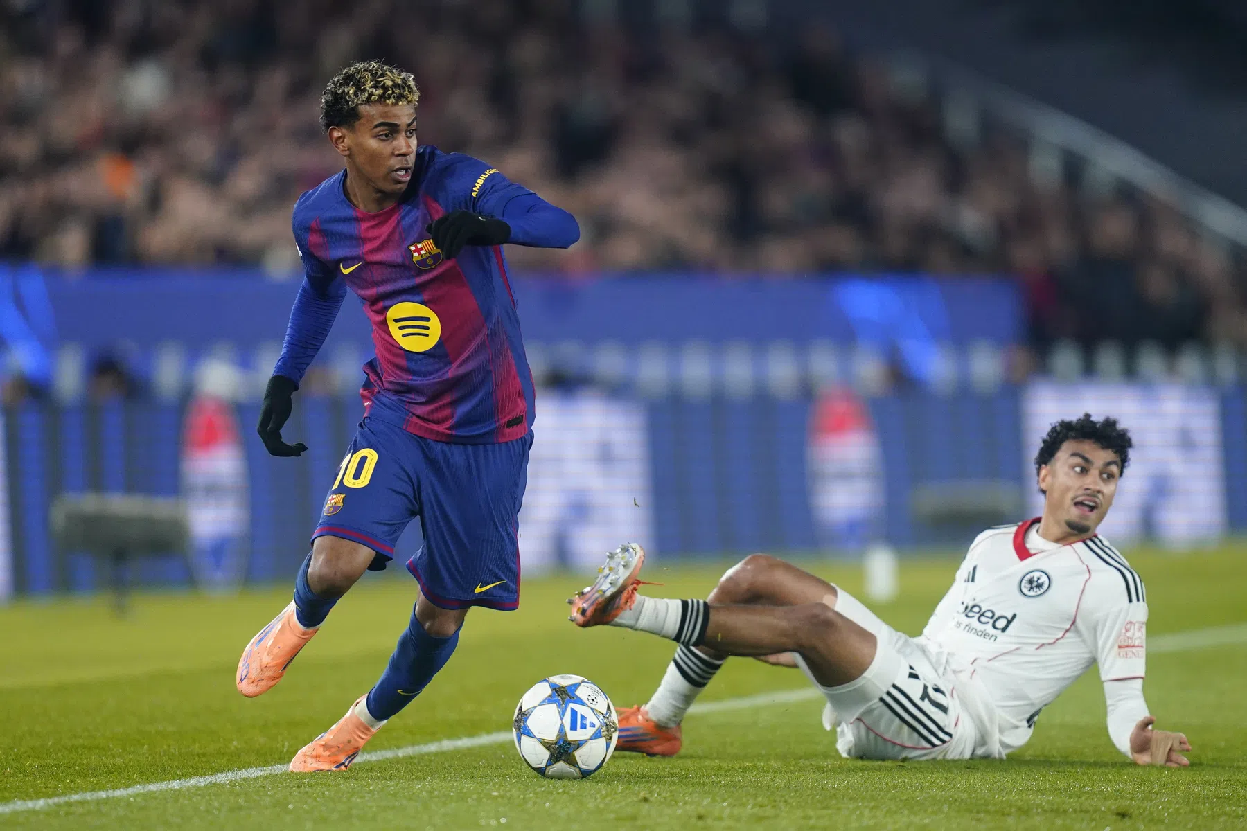 Tiener Lamine Yamal troeft Mbappé af en schrijft CL-geschiedenis