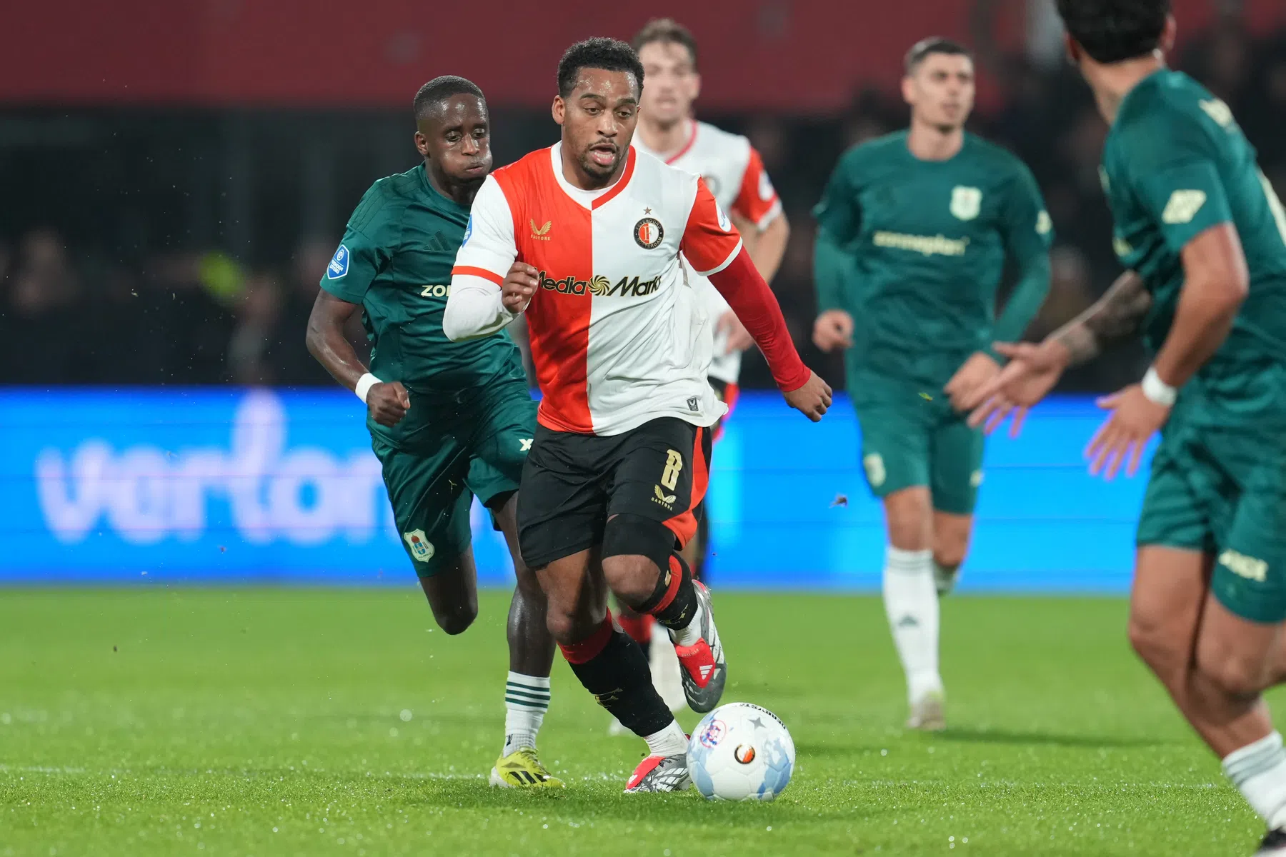 Timber beleeft moeilijke periode bij Feyenoord: 'Als mens is dat soms lastig'