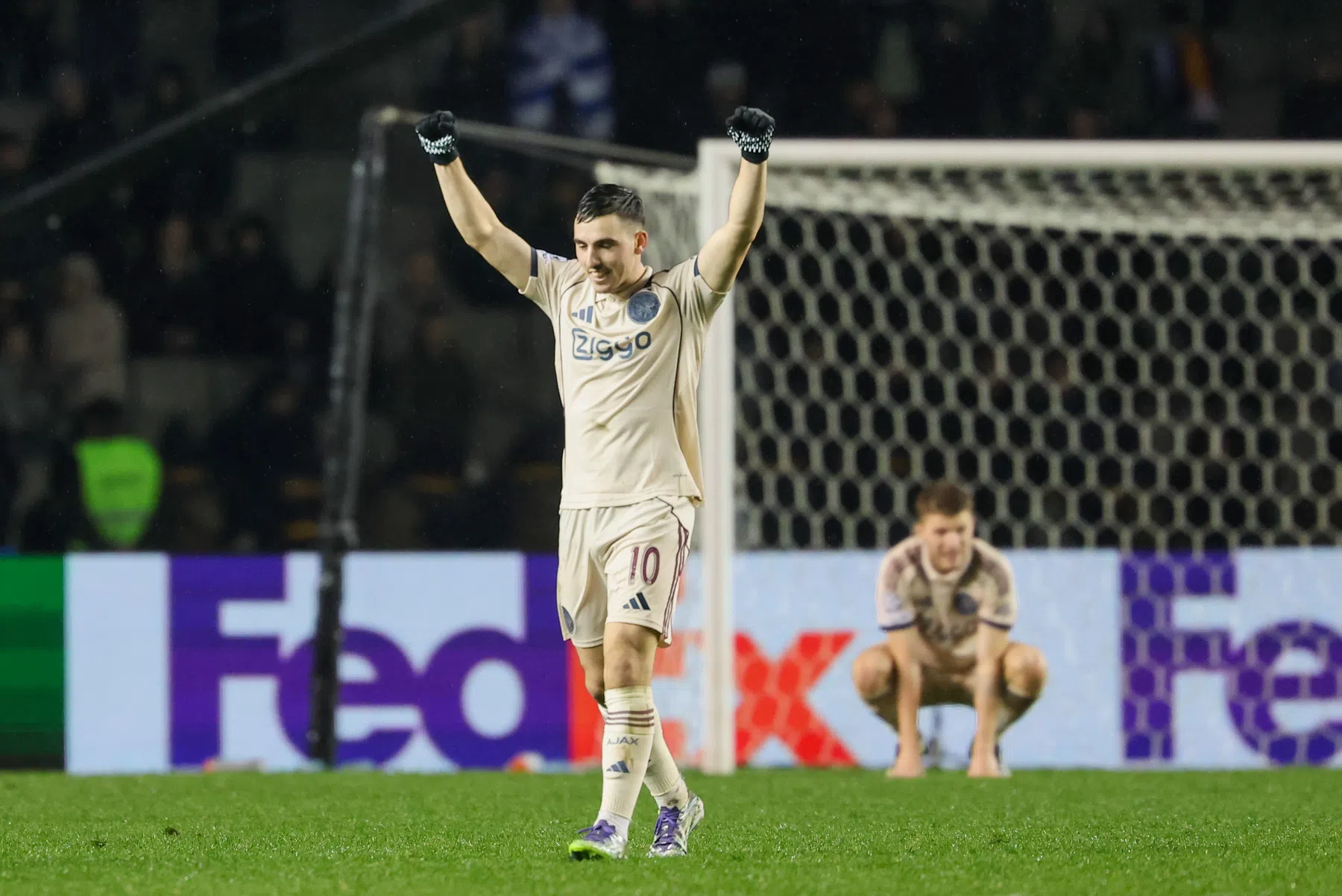 Gloukh hoopt op wonder bij Ajax: 'Als we die duels winnen, weet je het nooit'