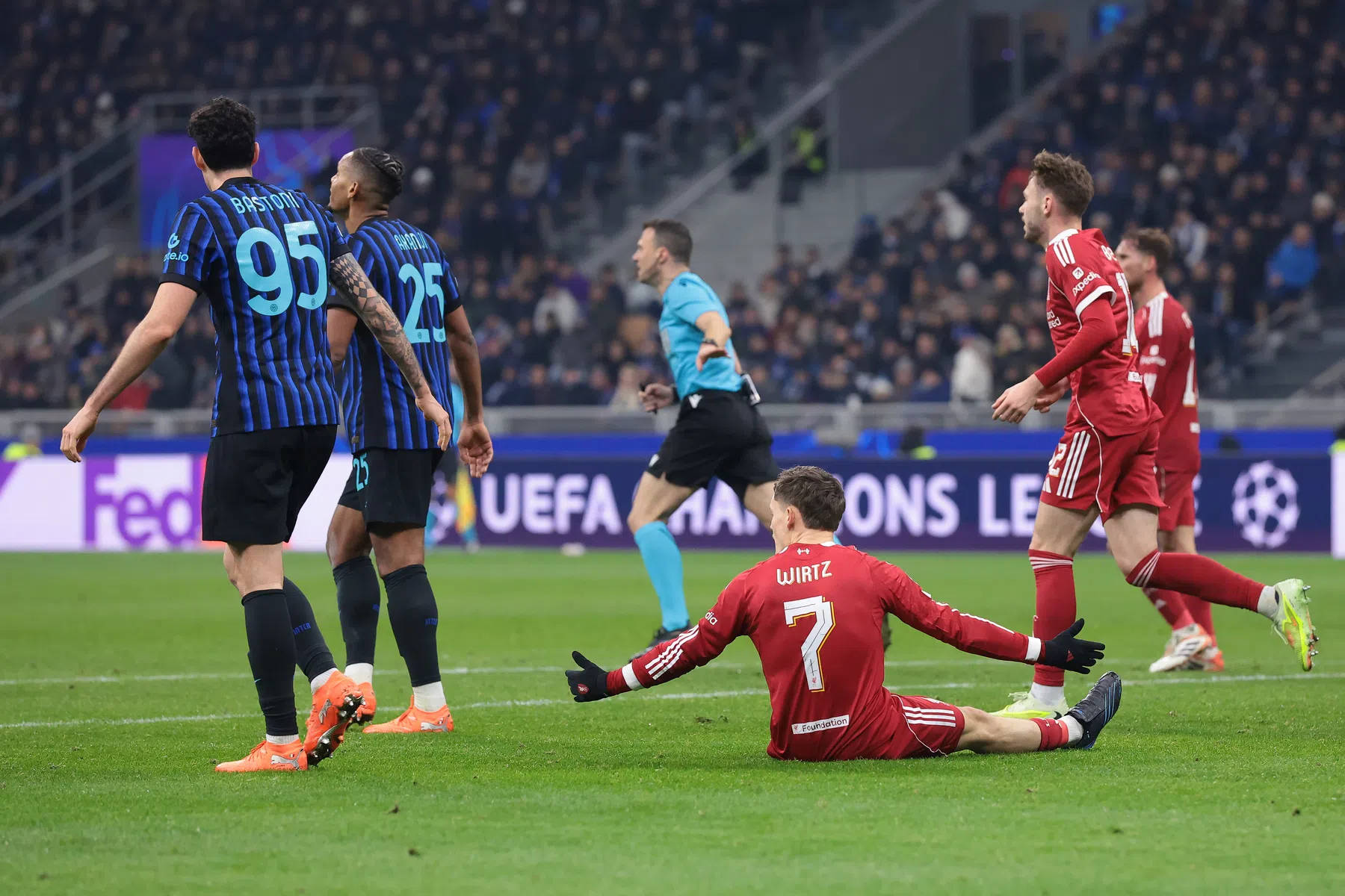 'Schandalige' penalty Liverpool doet veel stof opwaaien in Milaan