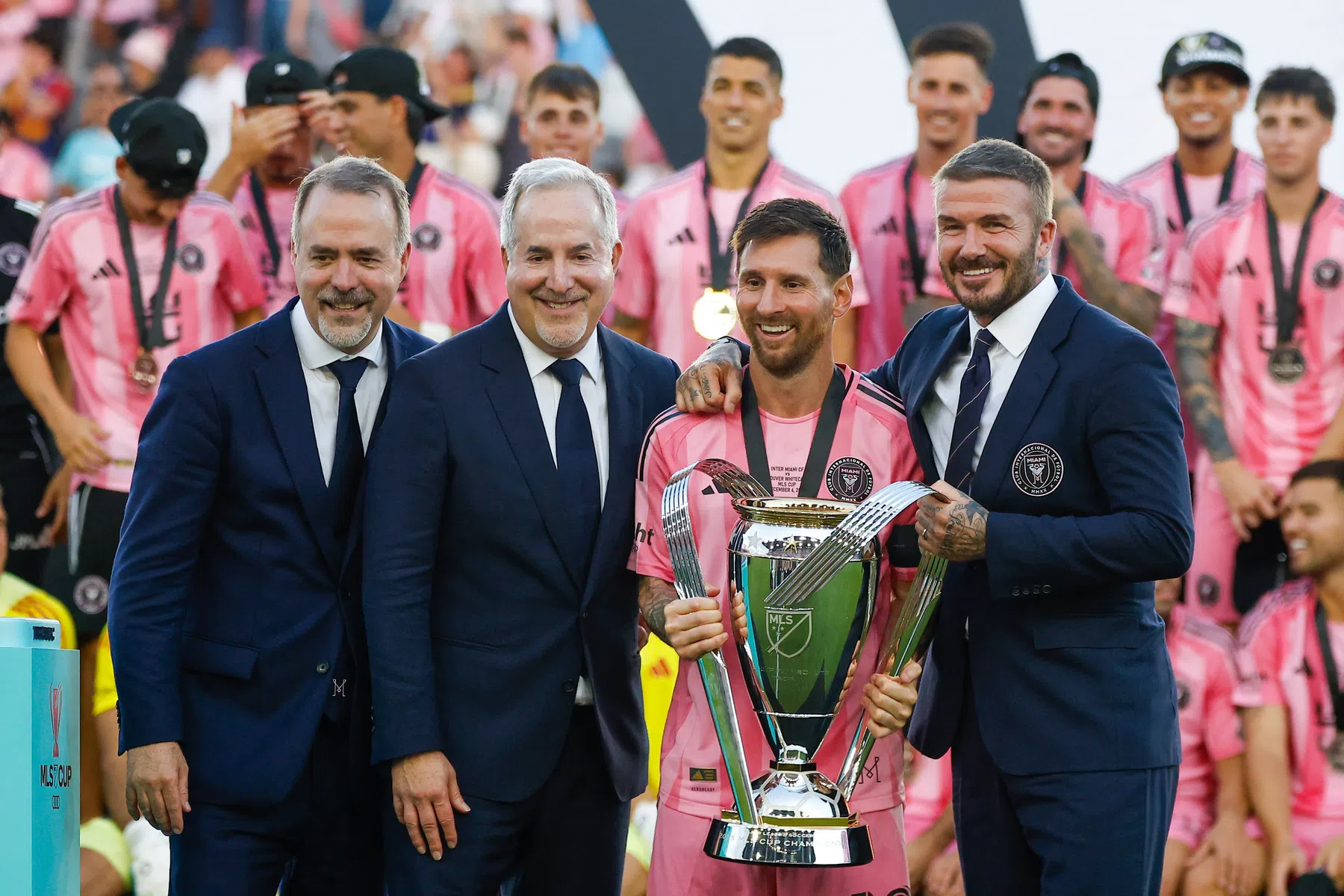 Messi onthult megastandbeeld tijdens GOAT-tour