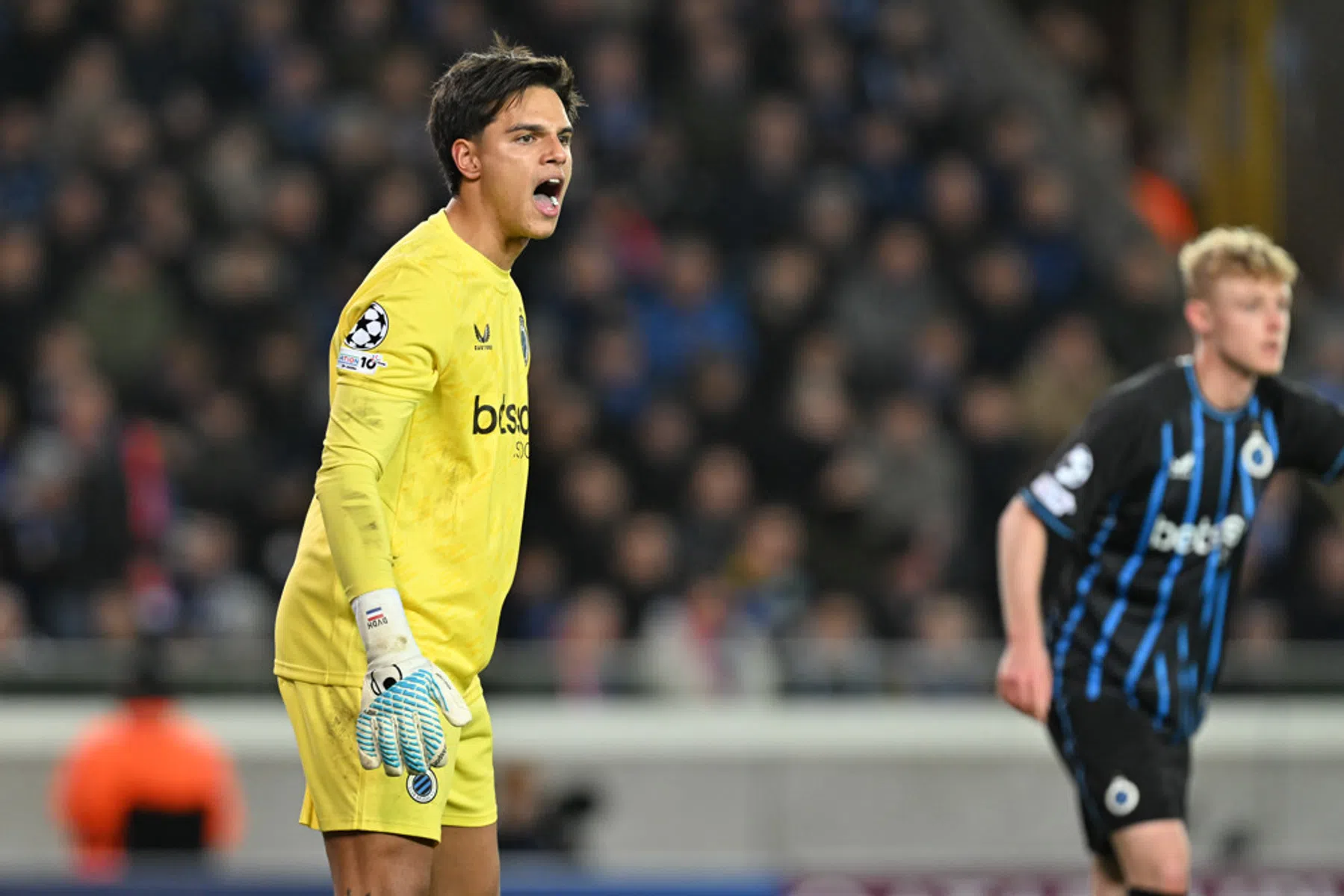Nederlandse keeper beleeft vuurdoop op bewogen avond in Brugge