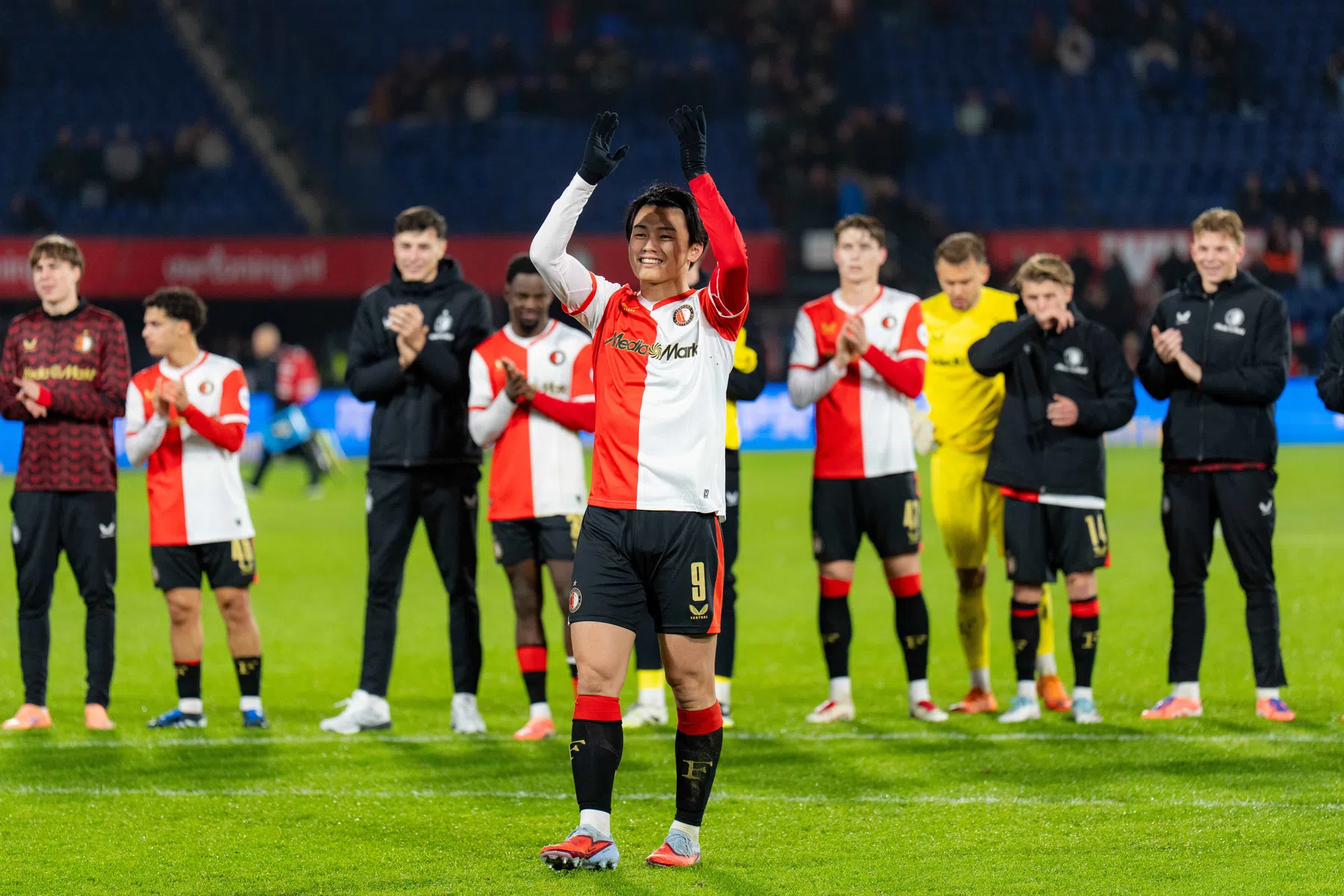 Duizenden Feyenoord-fans bezoeken laatste training voor Klassieker