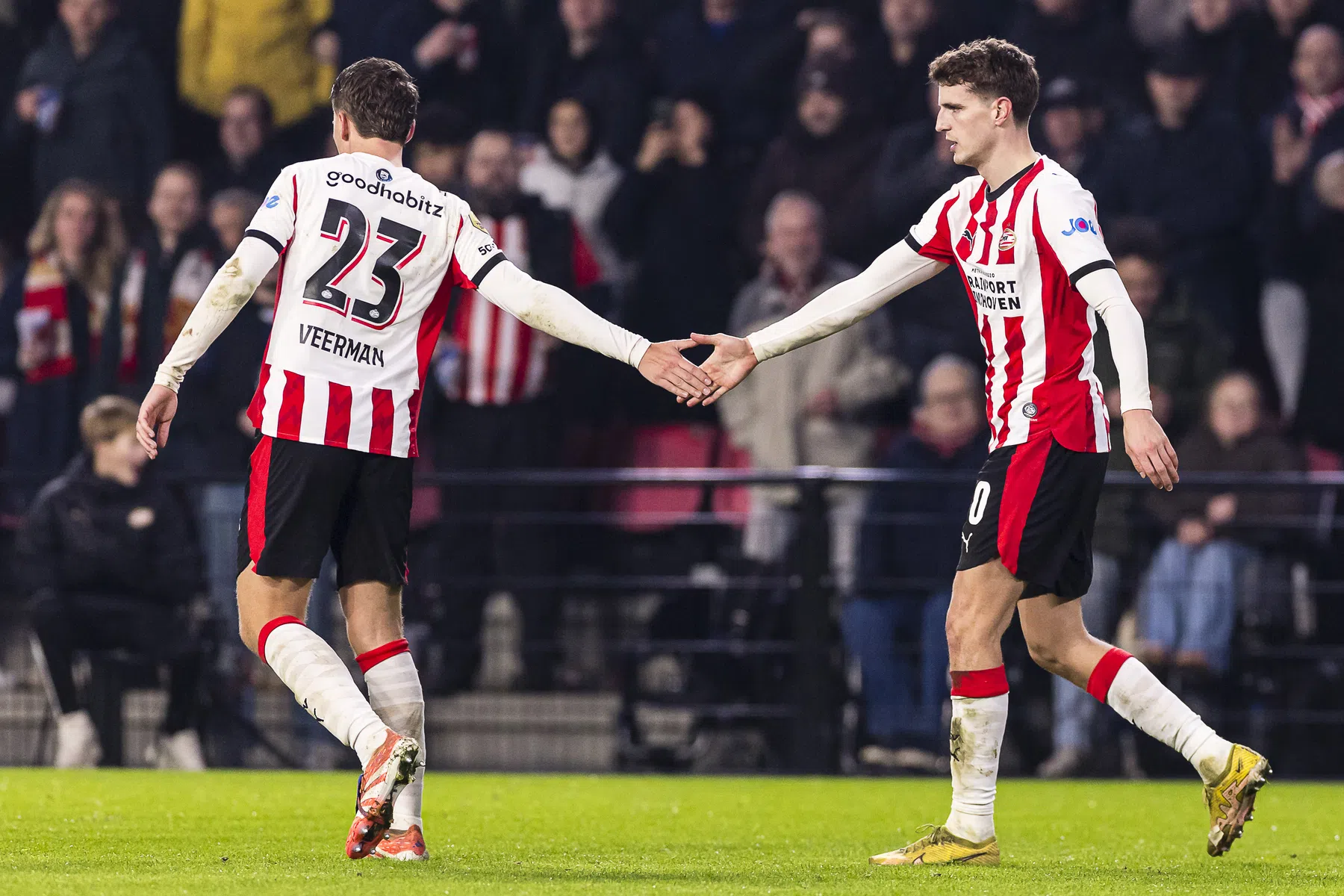 Til voorkomt misstap PSV in knotsgek penaltyduel met Heracles
