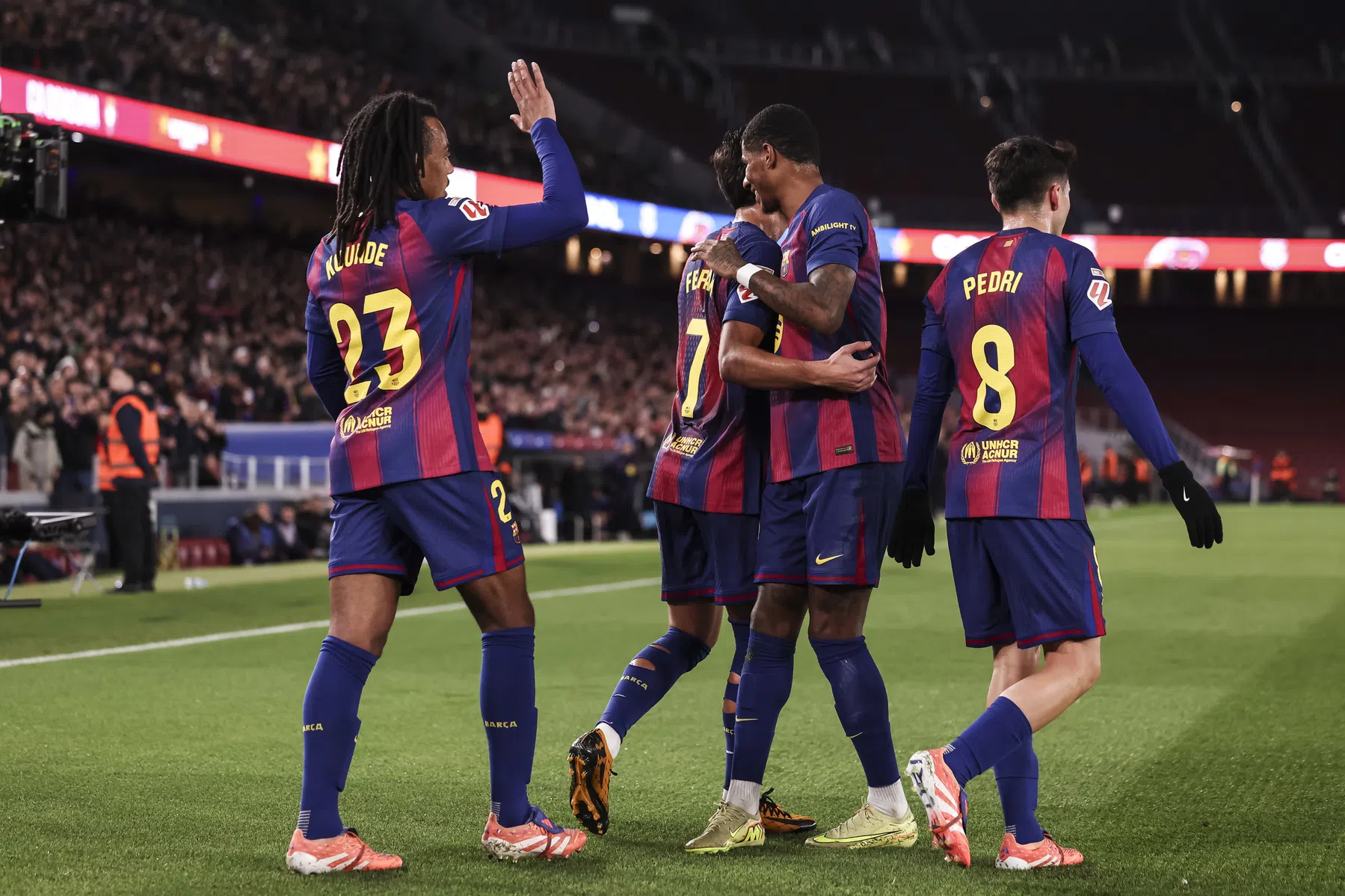 Raphinha wijst Barcelona eigenhandig de weg tegen Osasuna