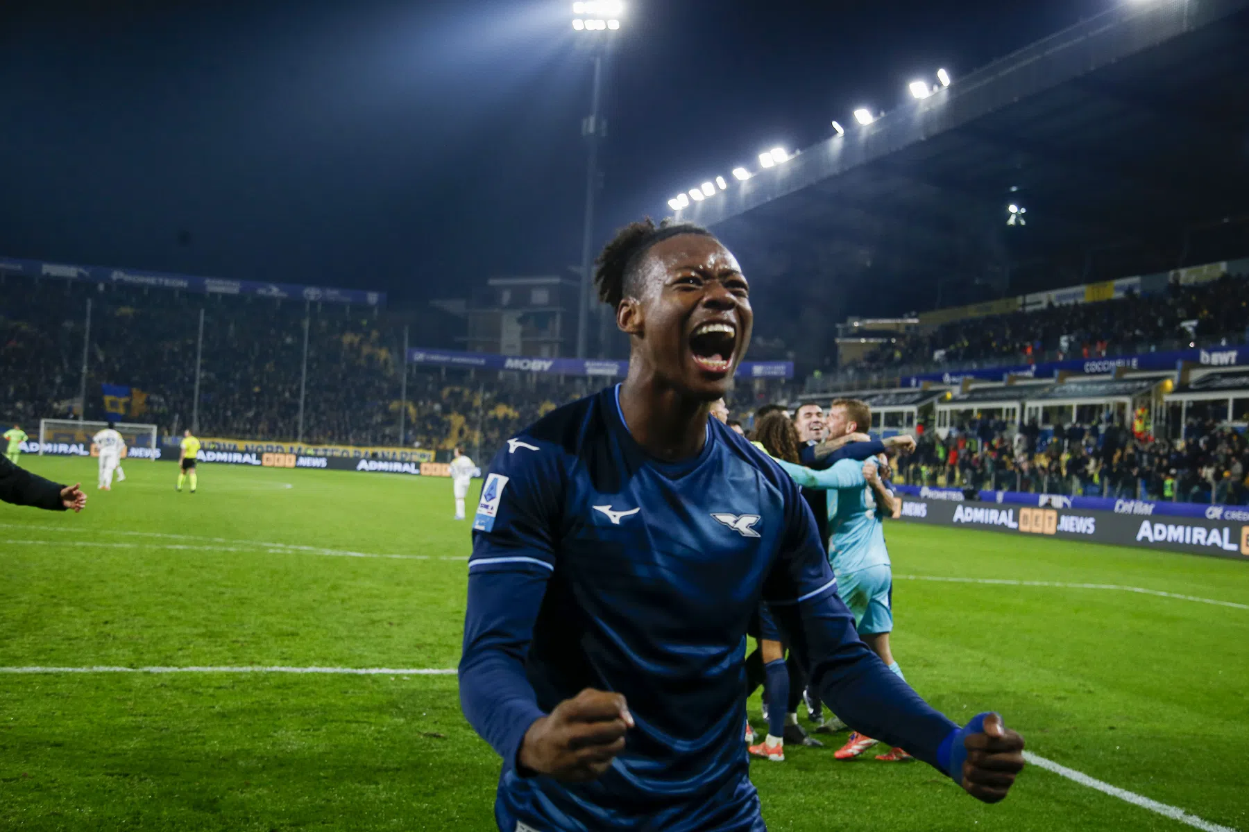 Noslin redt zege voor negen man van Lazio