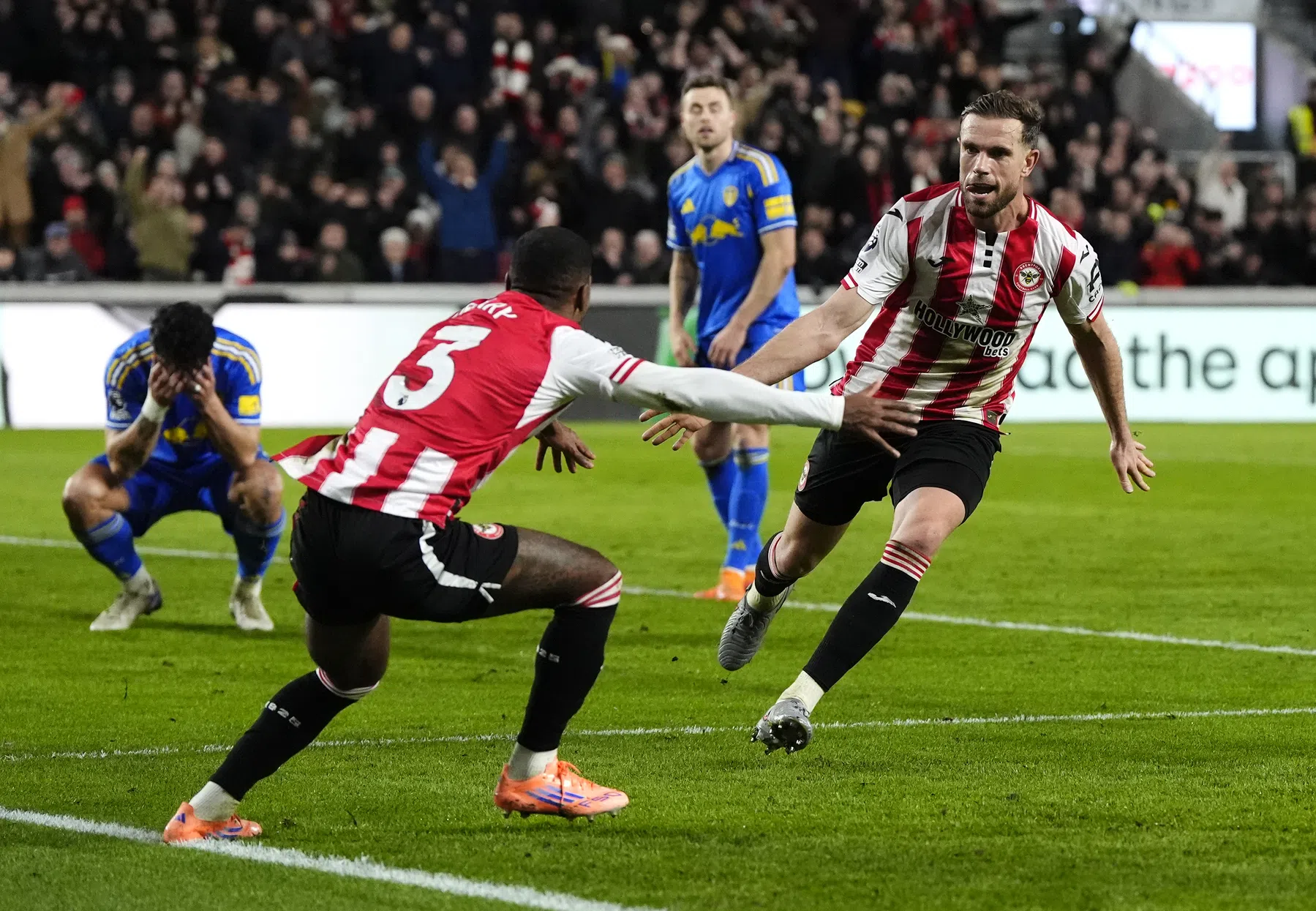 Henderson draagt goal op aan Diogo Jota bij 600ste wedstrijd in Engeland