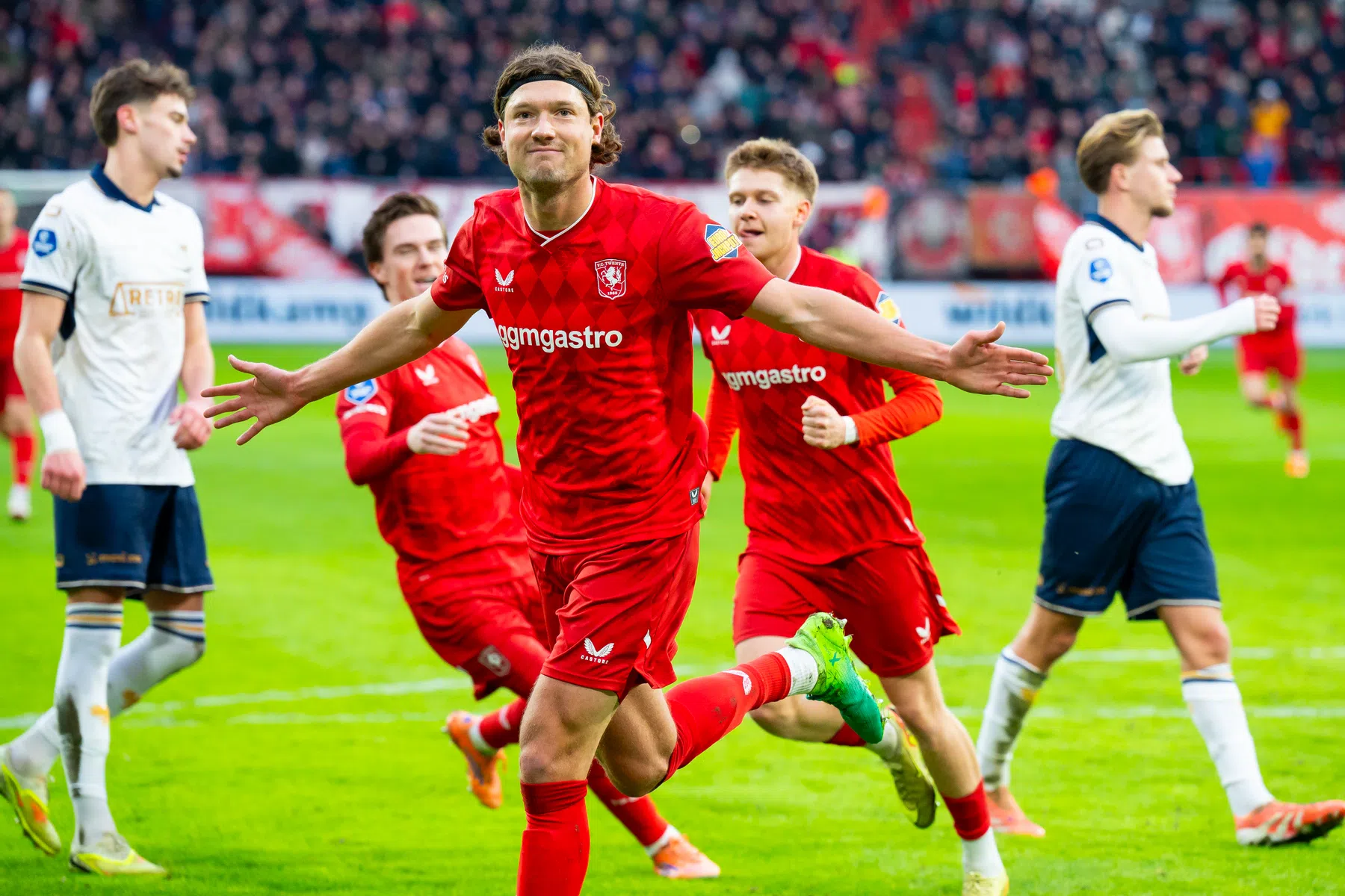 Eerste Eredivisie-goals Lammers sinds februari helpen Twente langs Go Ahead