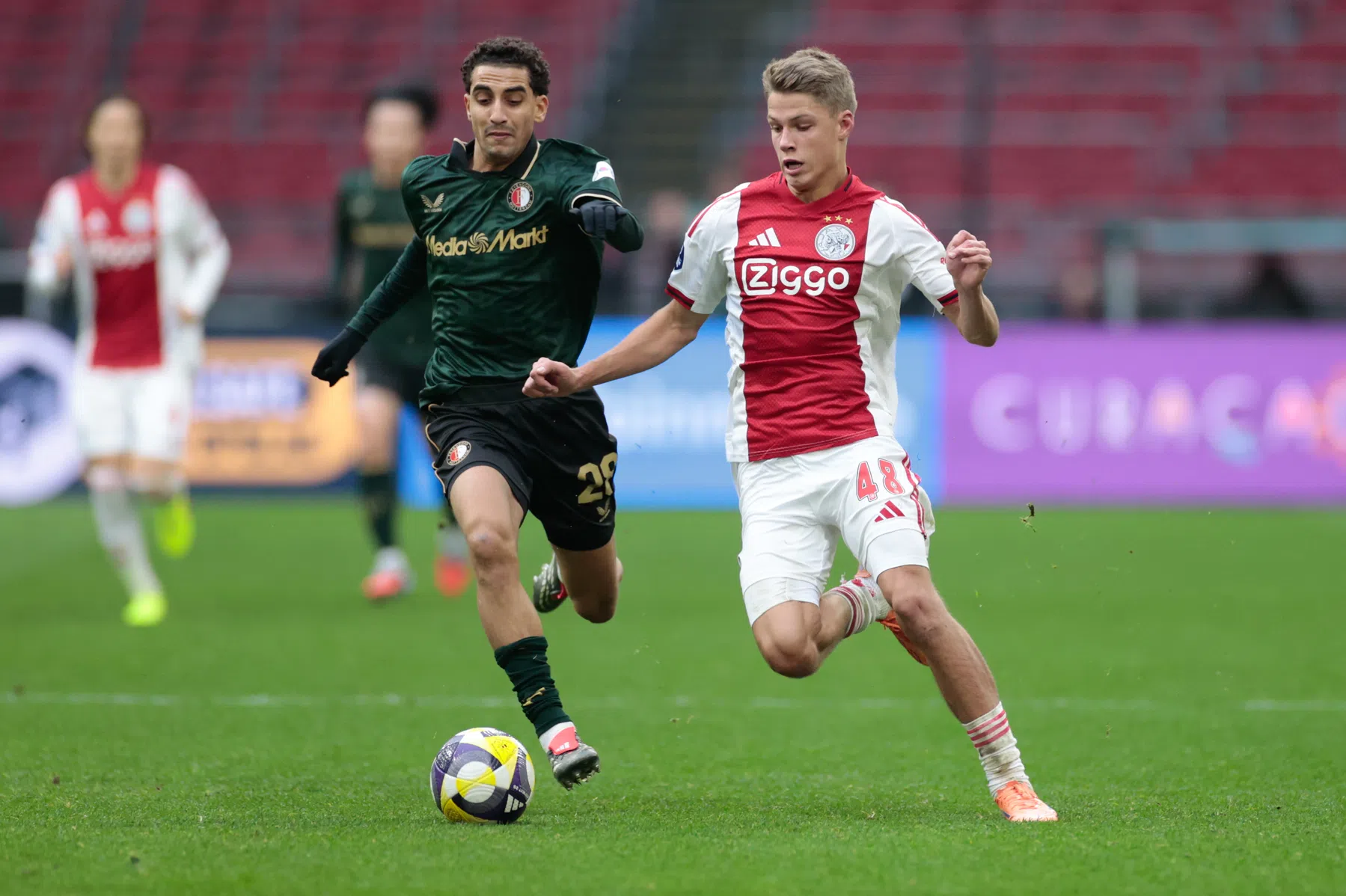 Ajax-talent Steur looft vader: 'Dit seizoen nog samen zien trainen'