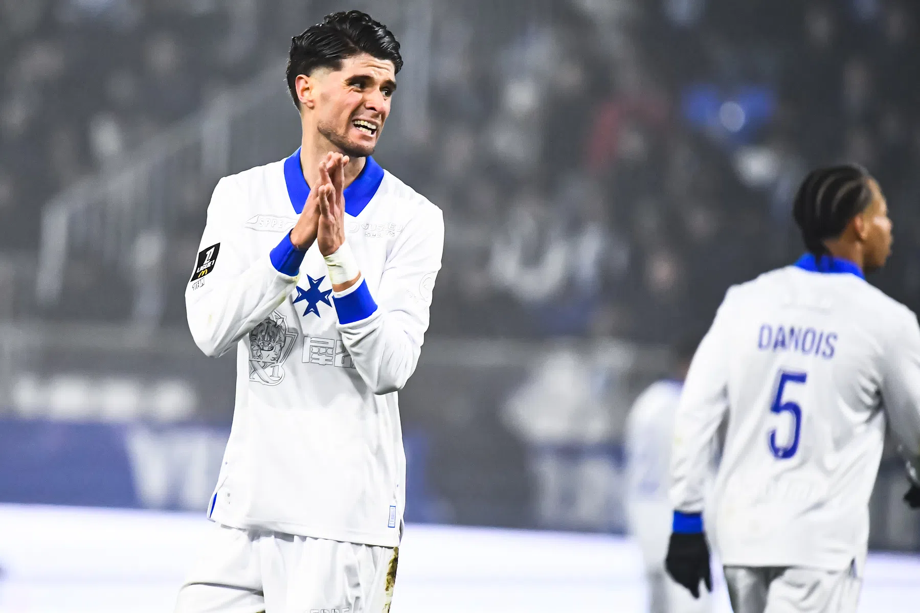 El Azzouzi onderdeel van knotsgek Frans duel met vier keer rood en zeven goals