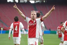 Solide Ajax brengt Feyenoord verder in problemen met vierde zege op rij