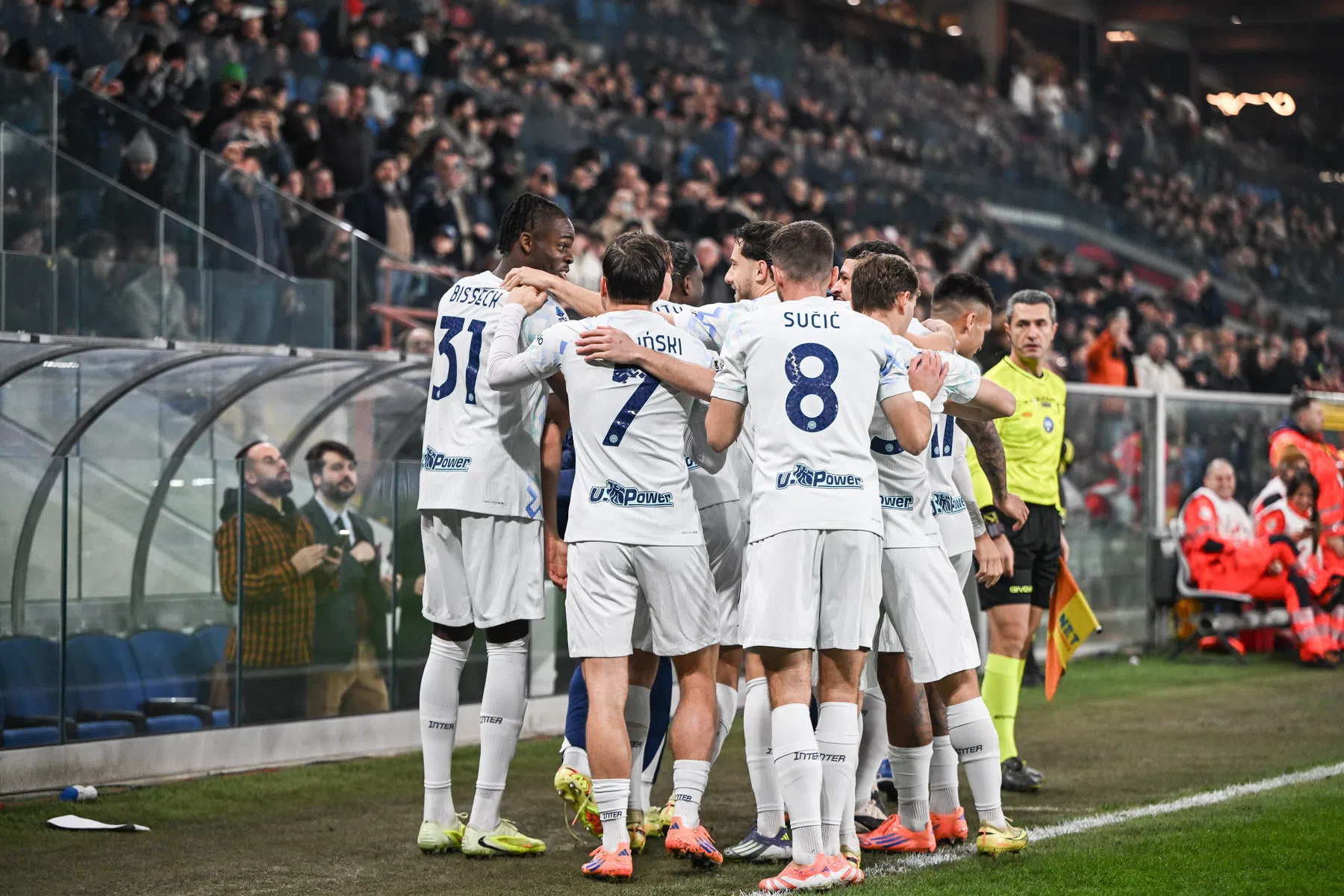 Inter profiteert van puntenverlies concurrentie en is koploper in Serie A