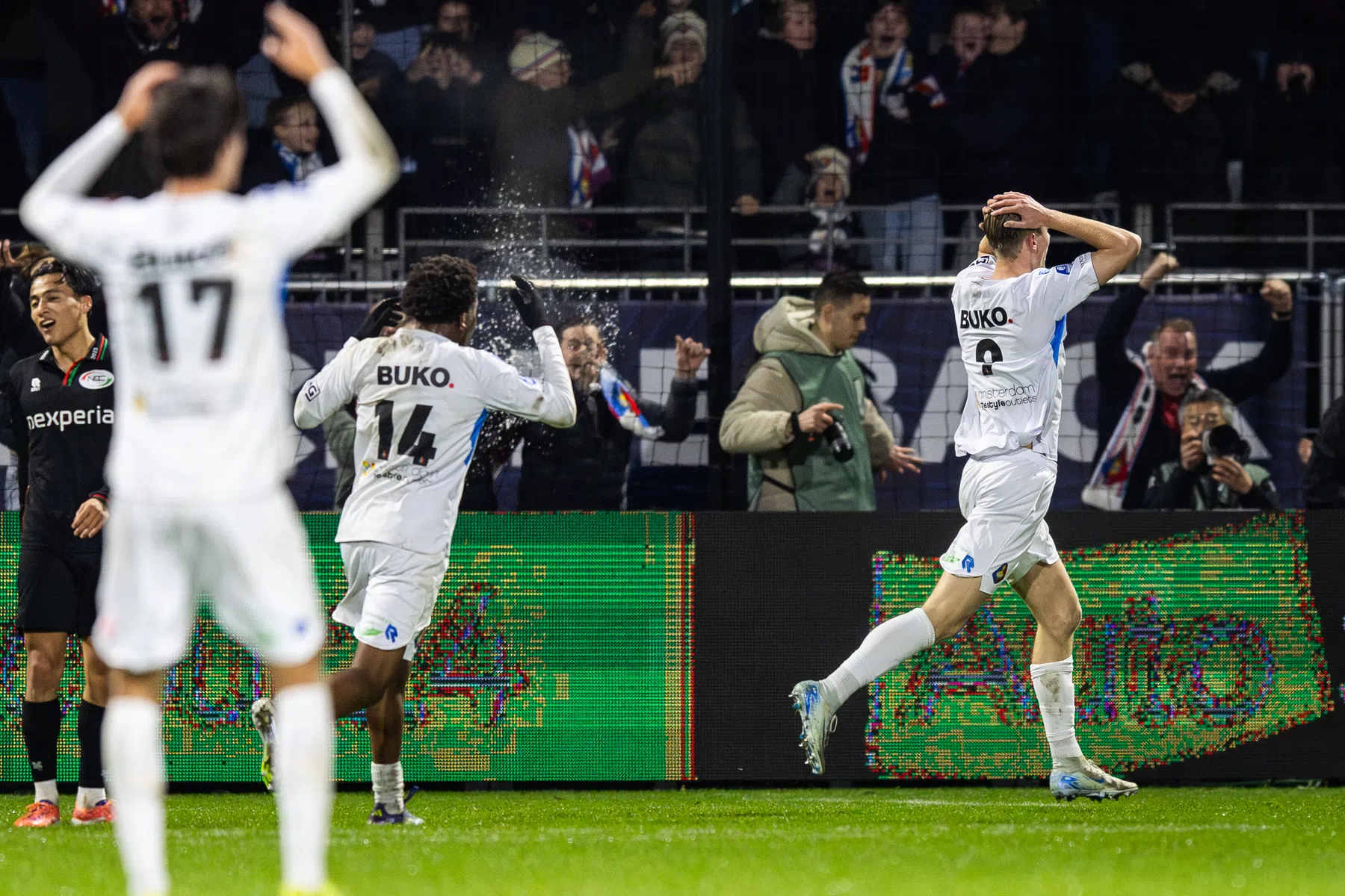 Telstar neemt afstand van wangedrag: 'Bier is er om te drinken'