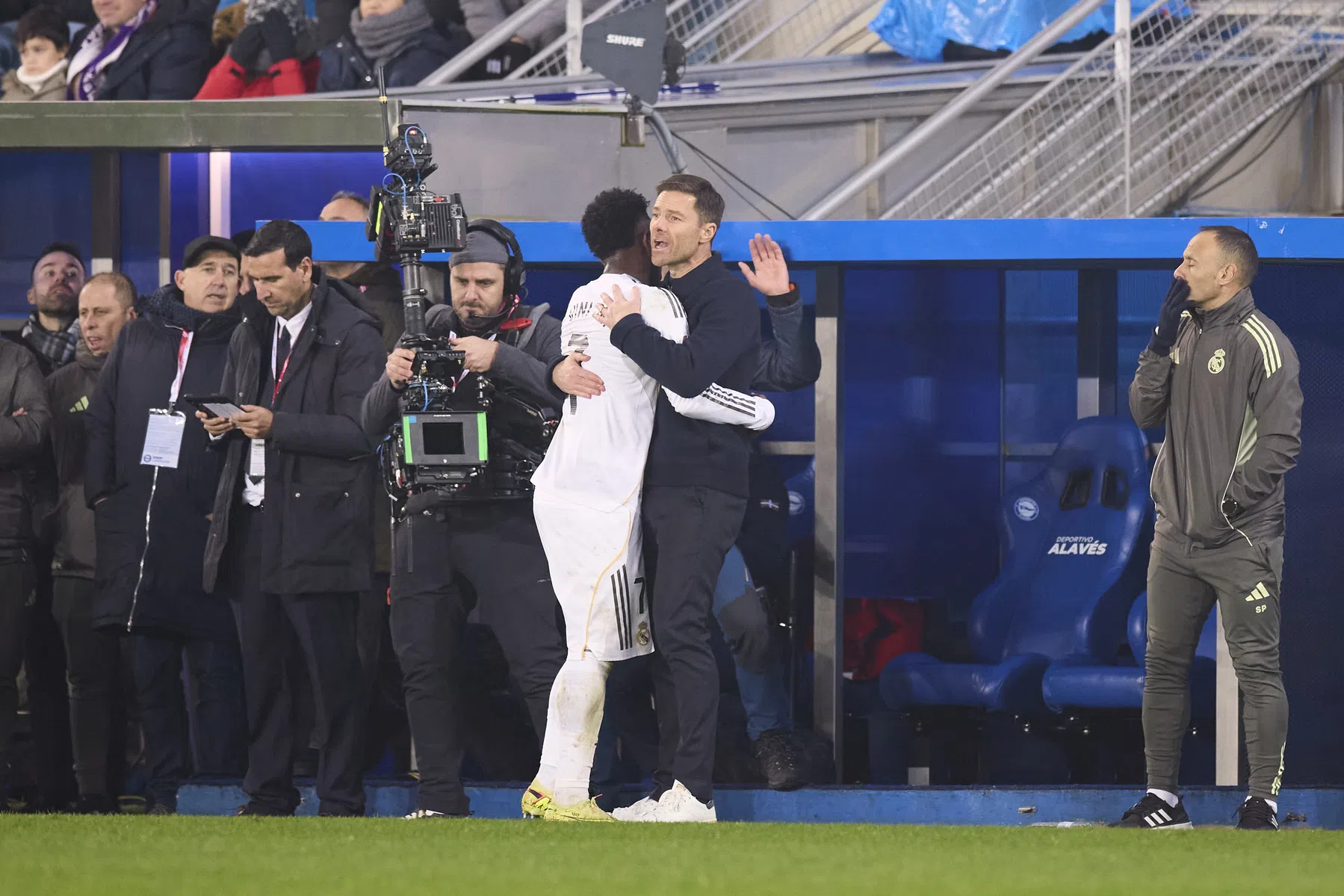 Spaanse media zien in omhelzing van Vinícius veel meer dan alleen een gebaar