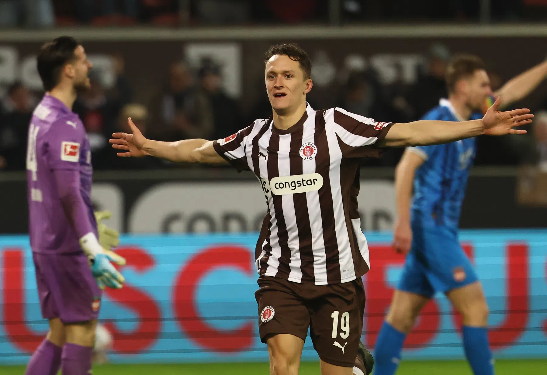 Kaars belooft teamgenoot kerstcadeau na dubbelslag in Bundesliga