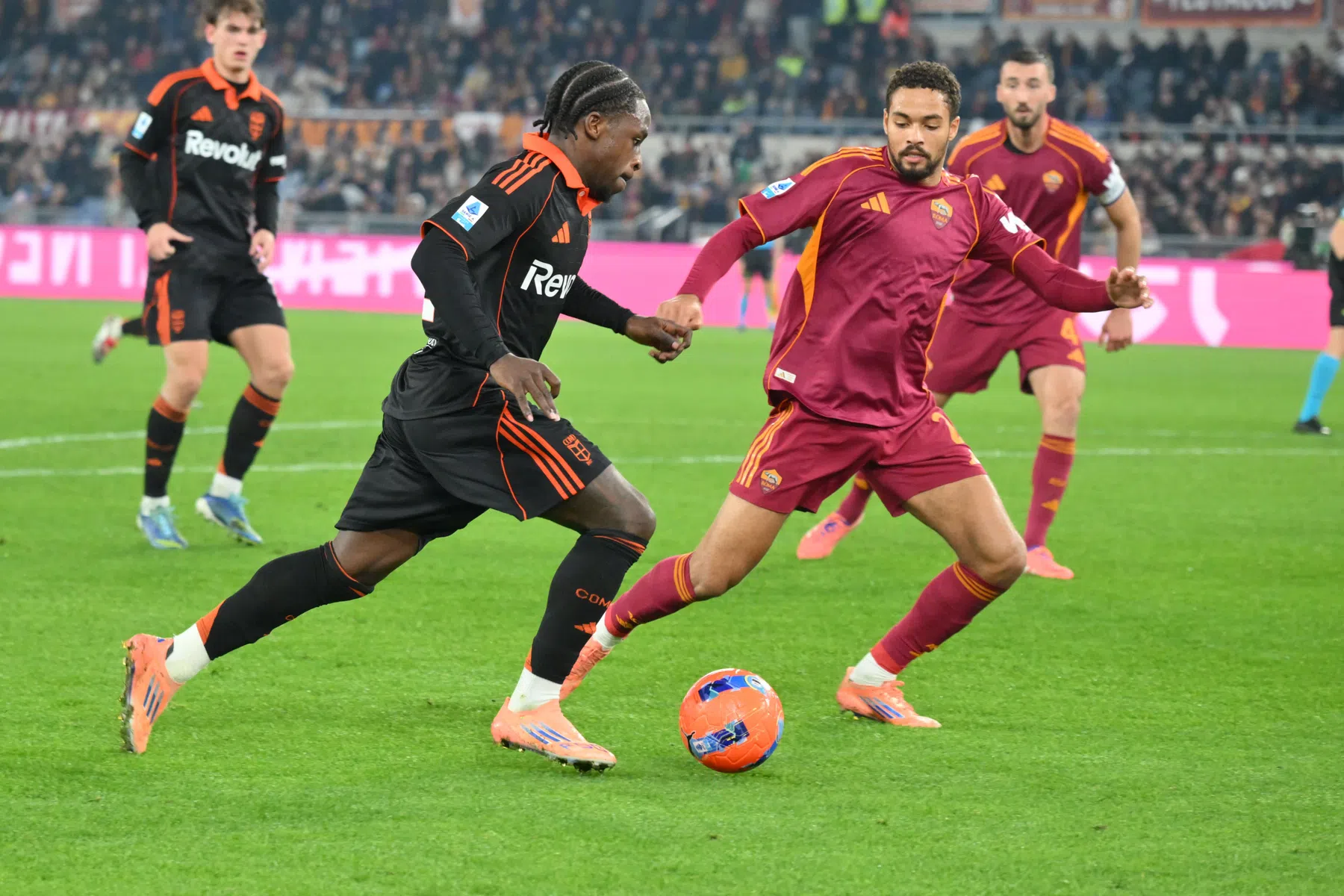 Roma houdt aansluiting bij top Serie A, Addai geblesseerd naar de kant