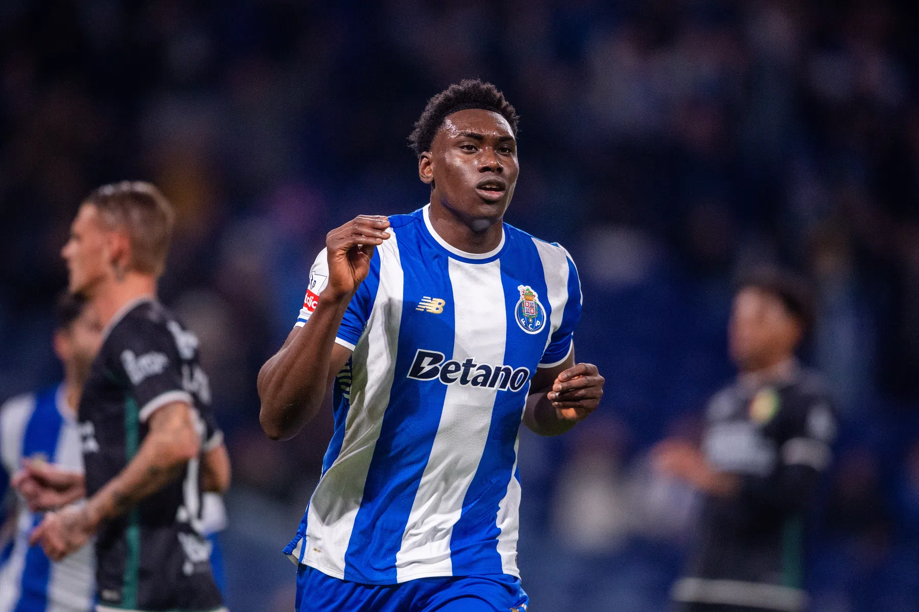 Farioli's Porto behoudt marge aan kop dankzij twee rommelgoals