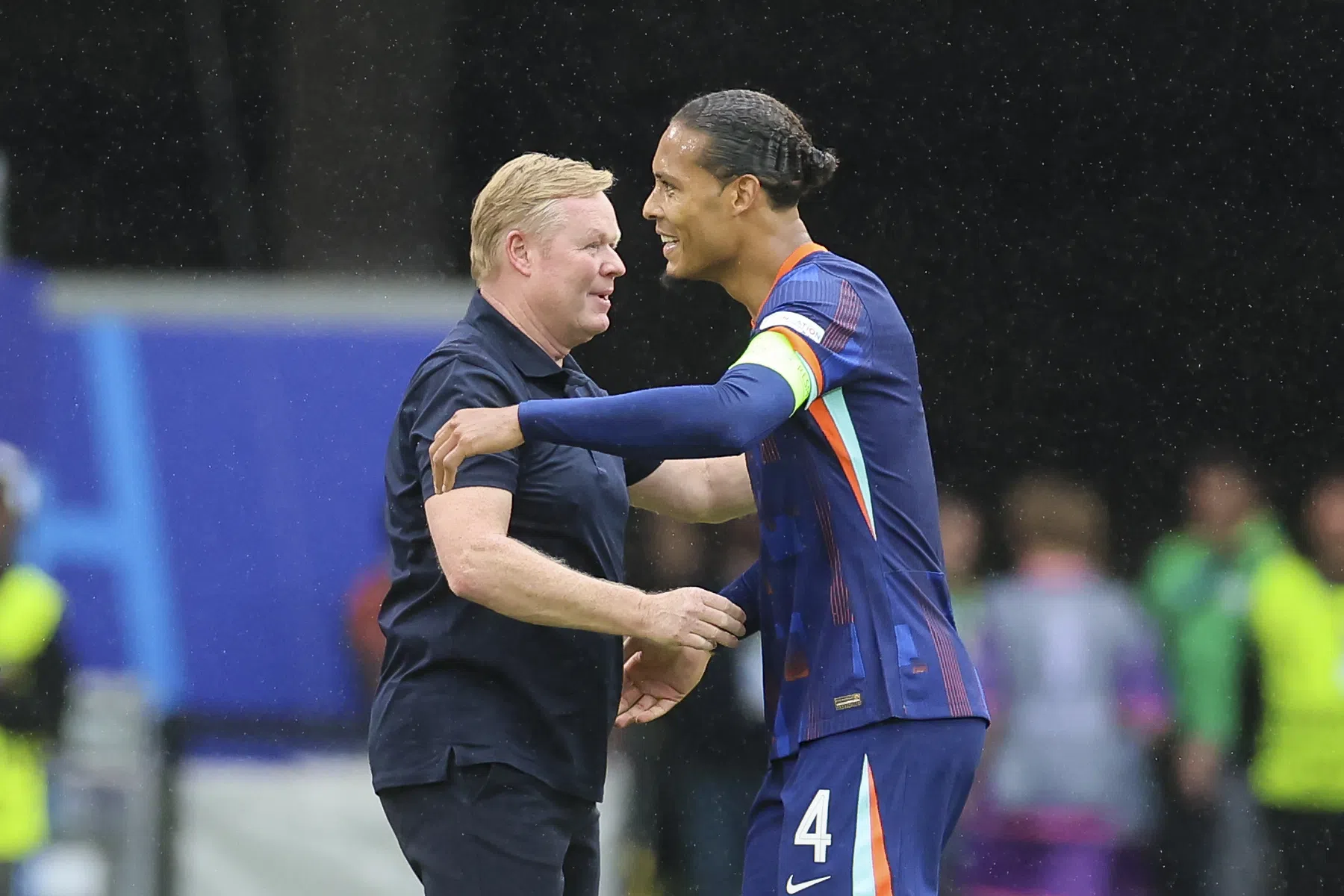 Van Dijk en Koeman verdeeld over Dembélé als beste voetballer ter wereld