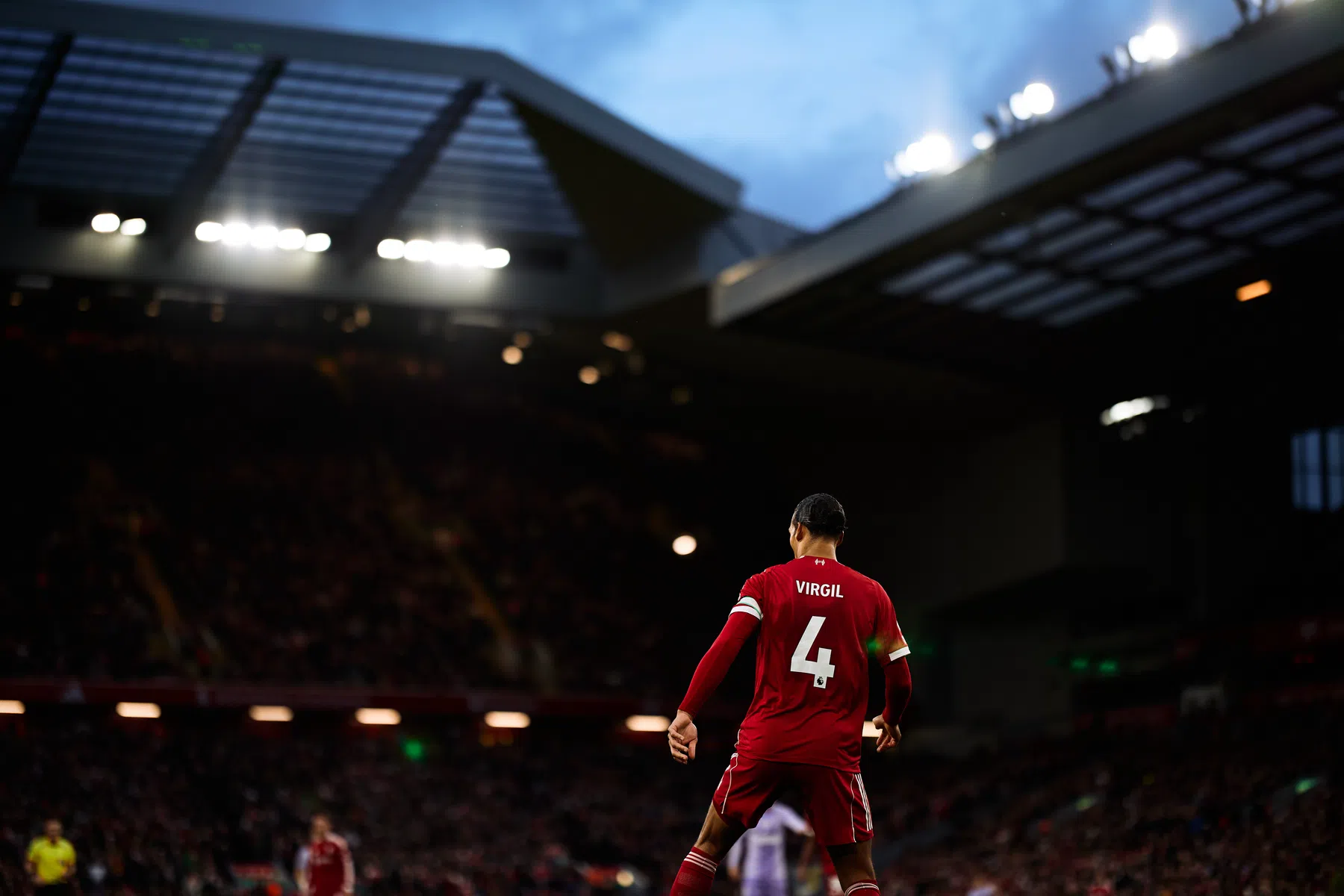 Van Dijk voor vierde keer in door PSG gedomineerd Team van het Jaar