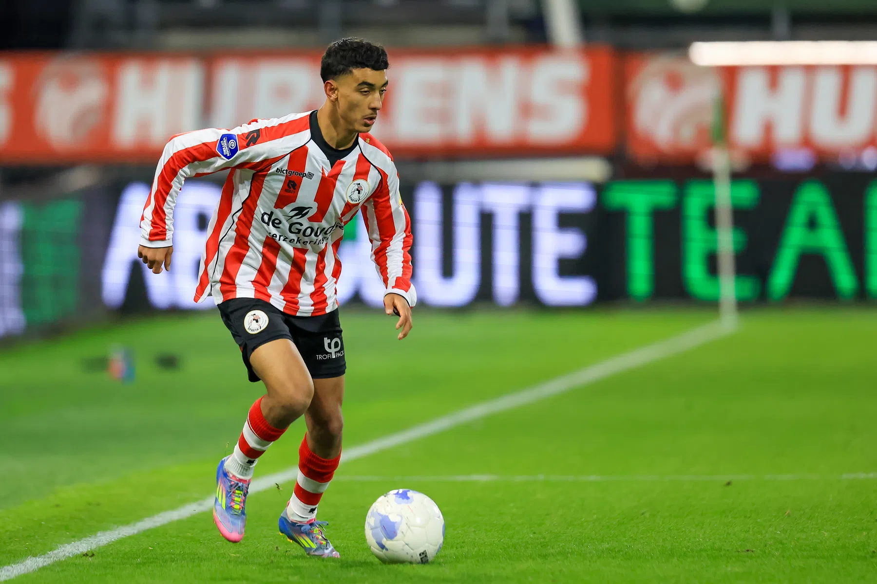 AZ presenteert Oufkir: 'Voel me de gelukkigste persoon op de wereld'