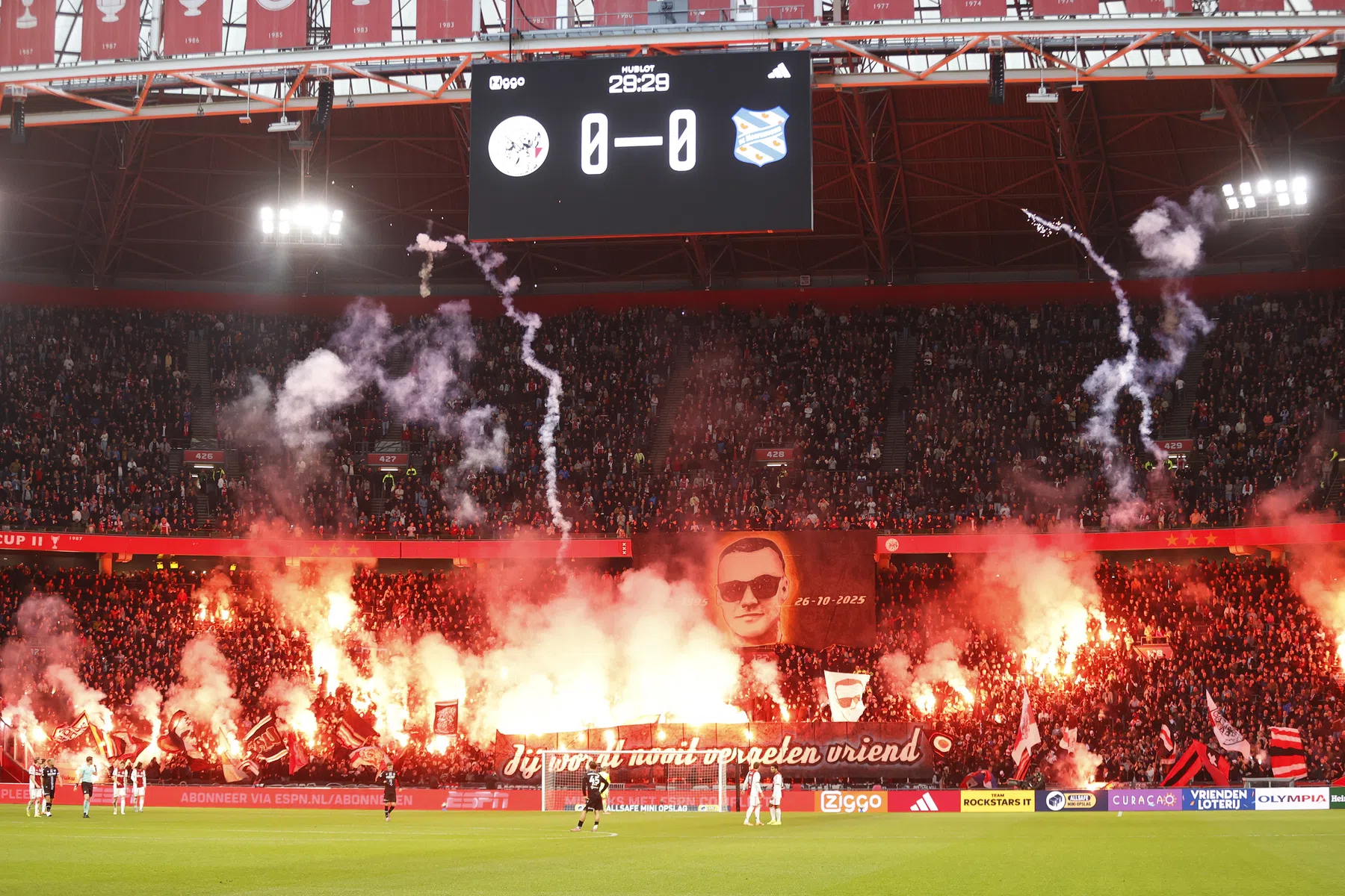 Ajax krijgt boete voor vuurwerkactie tegen Heerenveen