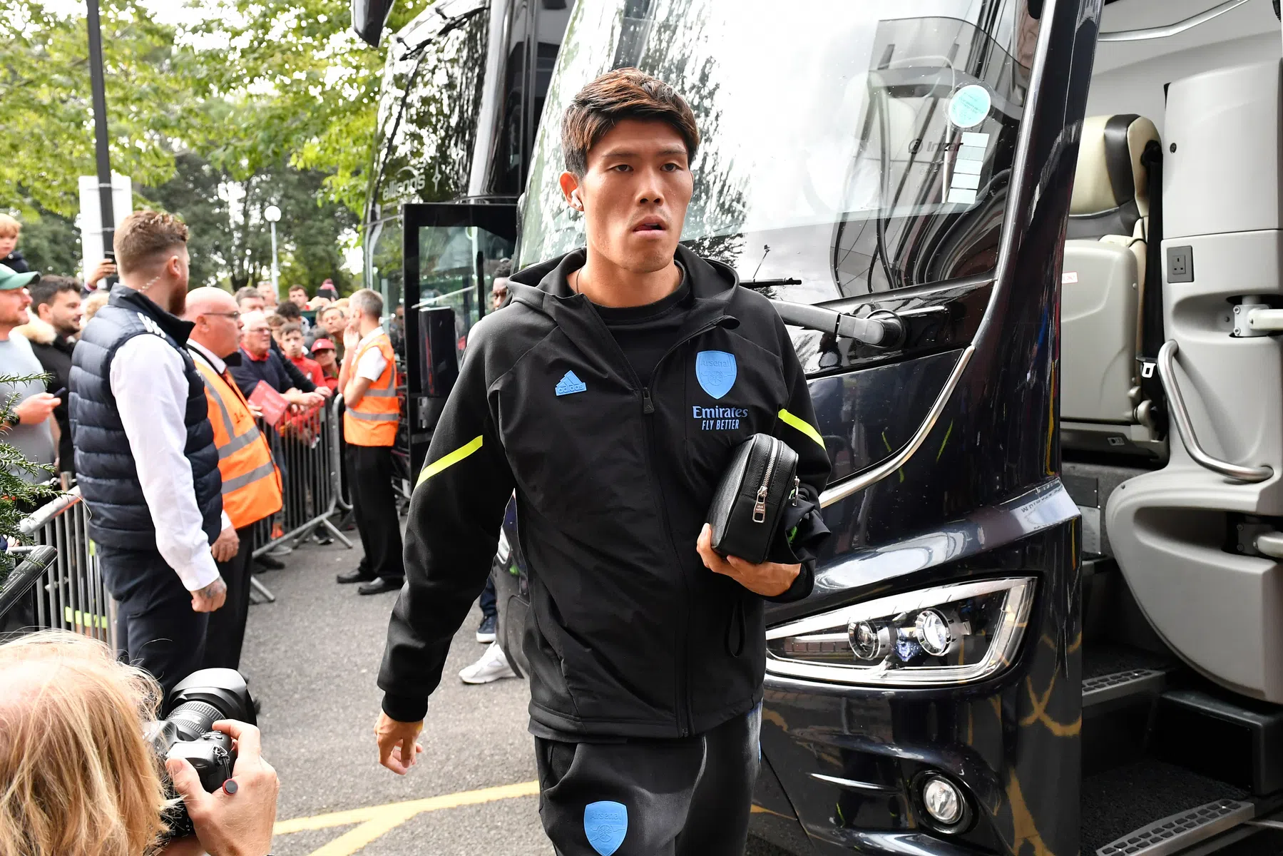 Tomiyasu komt medische keuring door en tekent contract bij Ajax