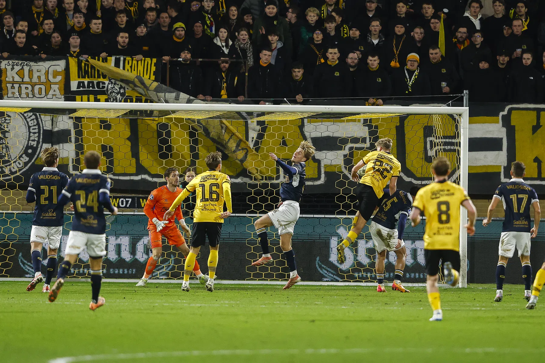 Go Ahead Eagles zwijnt in KNVB Bekerduel met recordaantal wissels