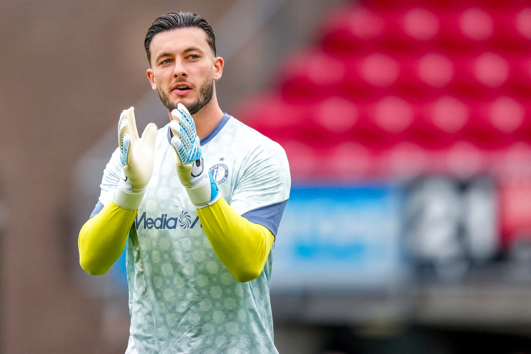 Van Persie geeft Bijlow basisplaats tegen oude werkgever