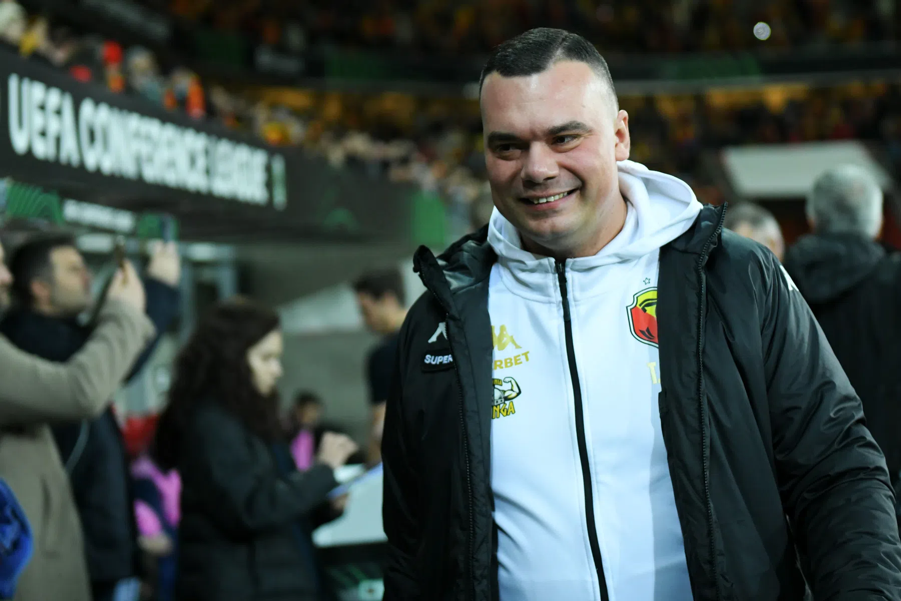 Volop lof voor piepjonge Jagiellonia-trainer: 'Hij luistert ook echt'