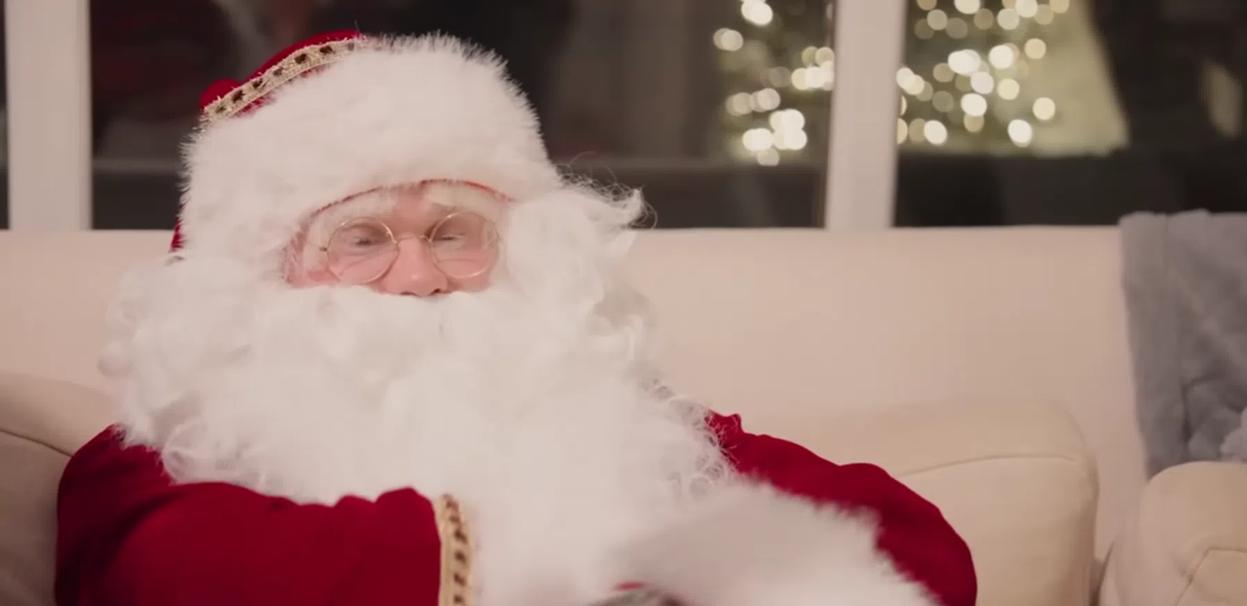 Kerstman Haaland steekt de draak met Man Utd-fan: 'Zo'n zwaar jaar gehad'