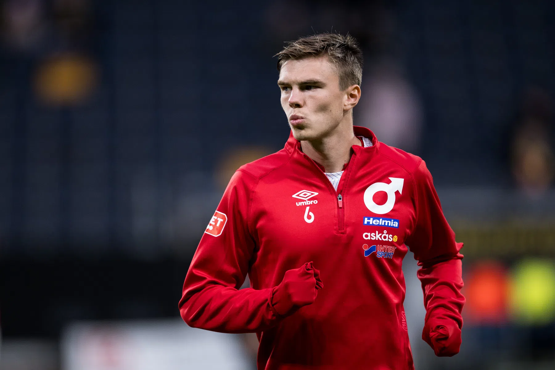 Opmerkelijke carrièreswitch: Zweedse verdediger (24) duikt de studieboeken in