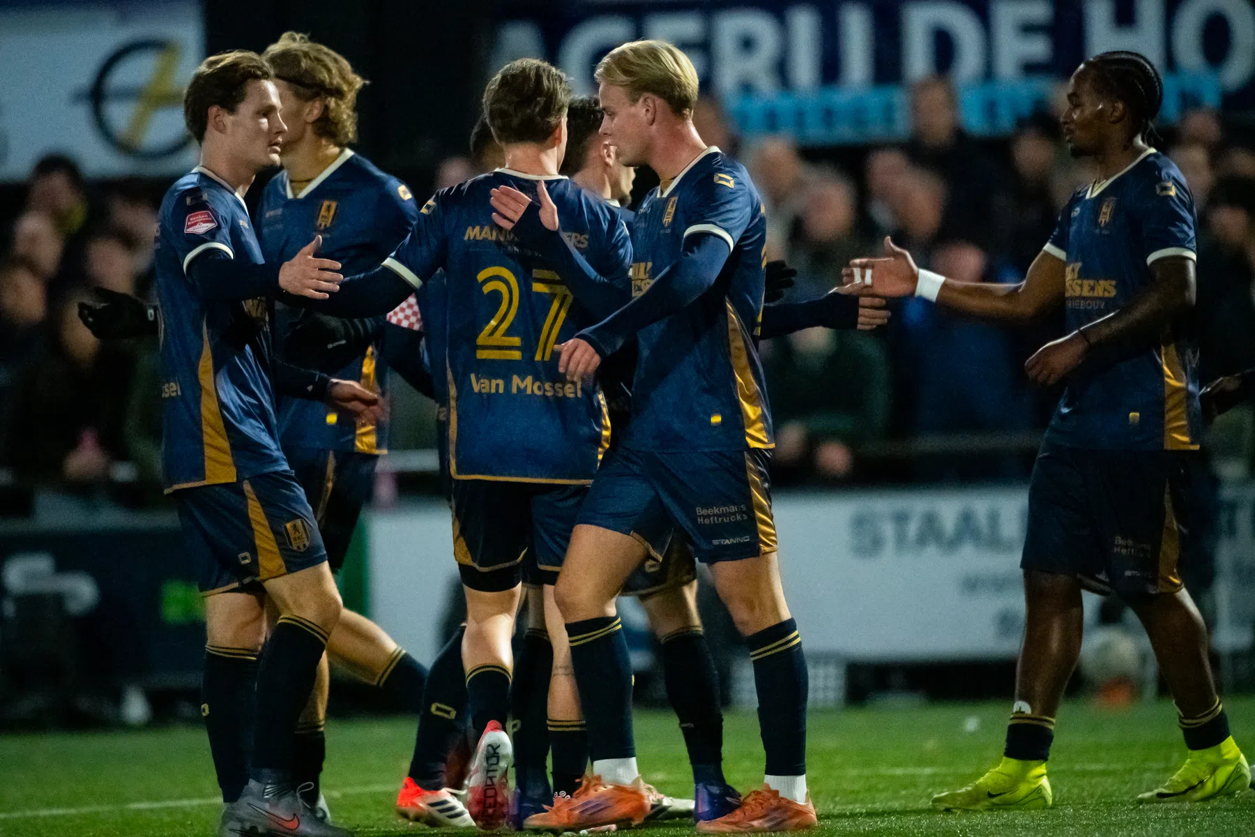 Volendam zwijnt tegen Genemuiden, RKC verpulvert Derde Divisonist