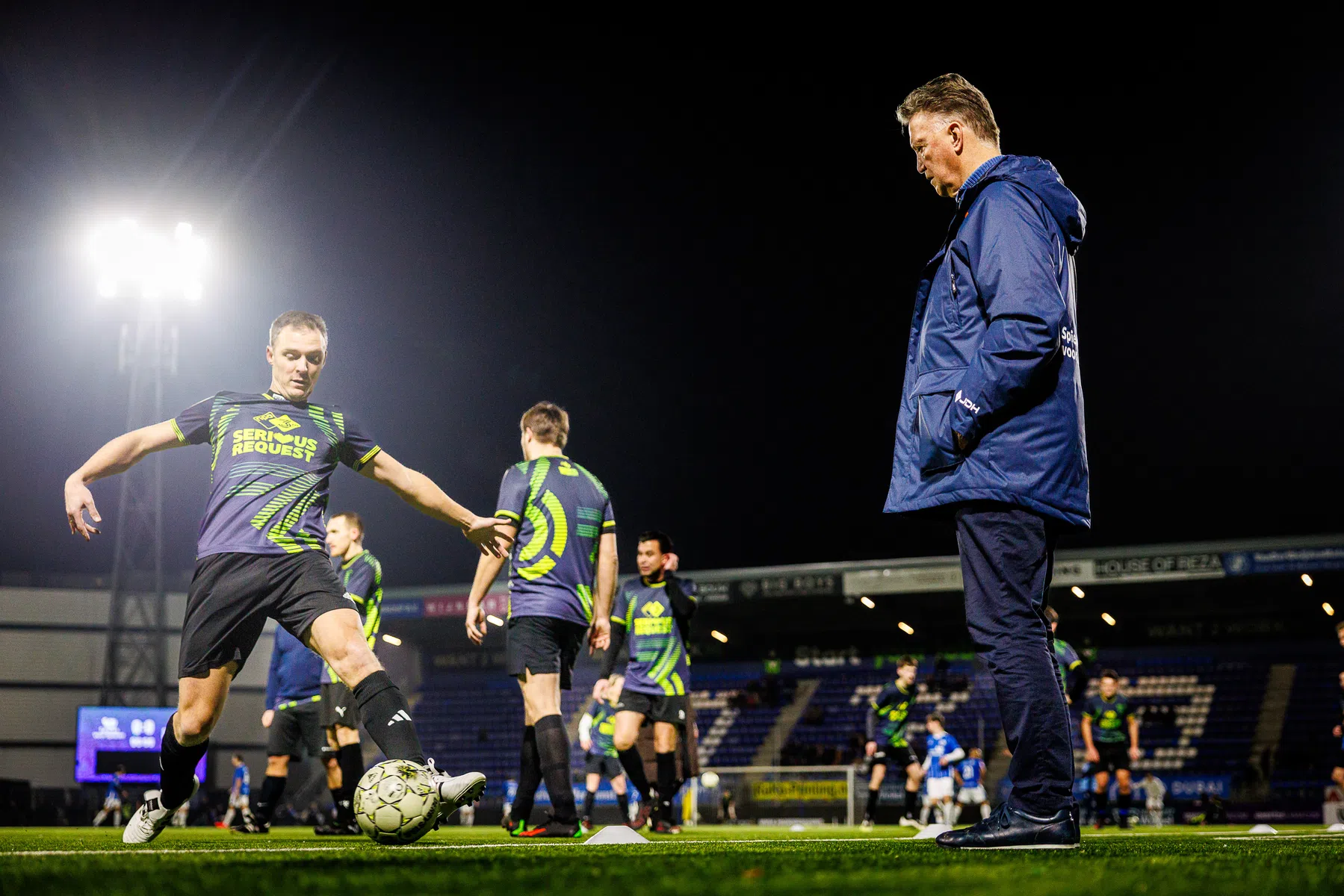 In het spoor van Louis van Gaal en zijn team vol normale zielen